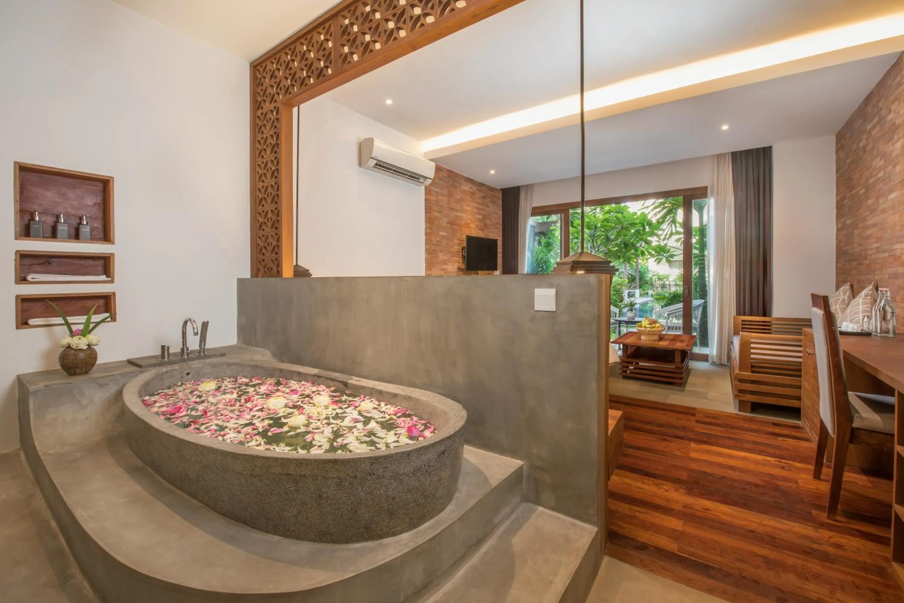 Shower in Siemreap Vasinh Residence