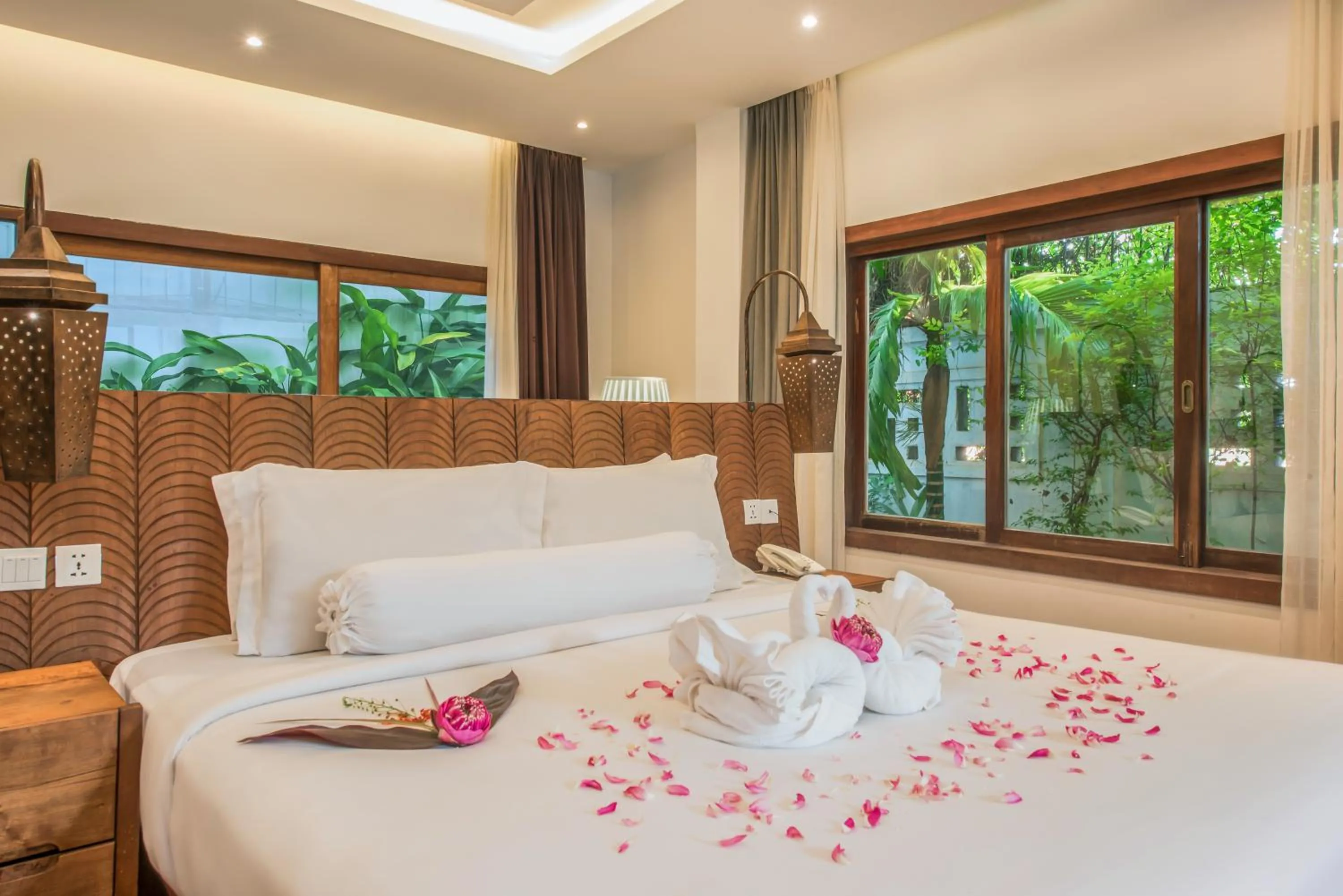 Decorative detail, Bed in Siemreap Vasinh Residence