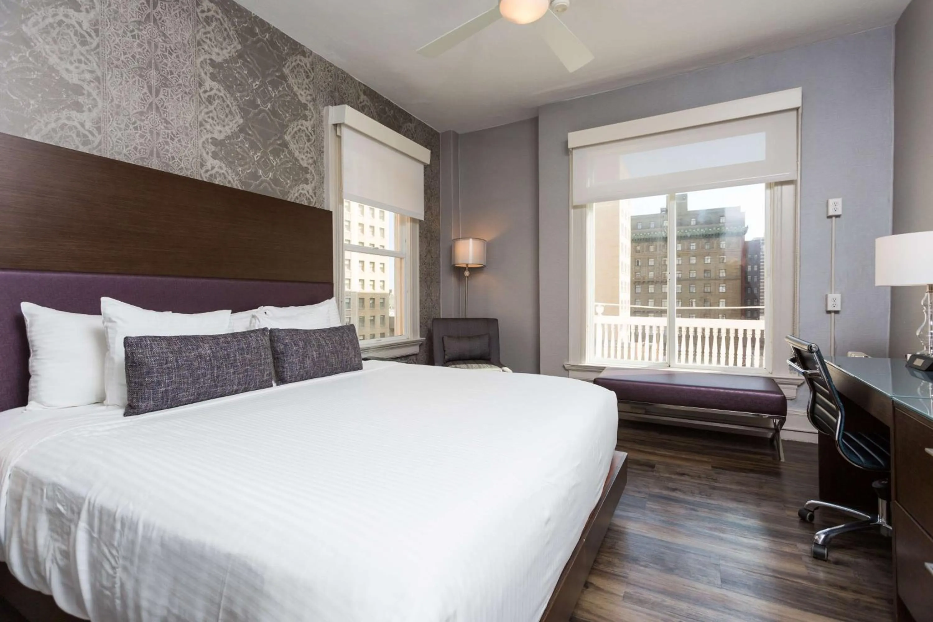 Bedroom, Bed in Cartwright Hotel Union Square - BW Premier Collection