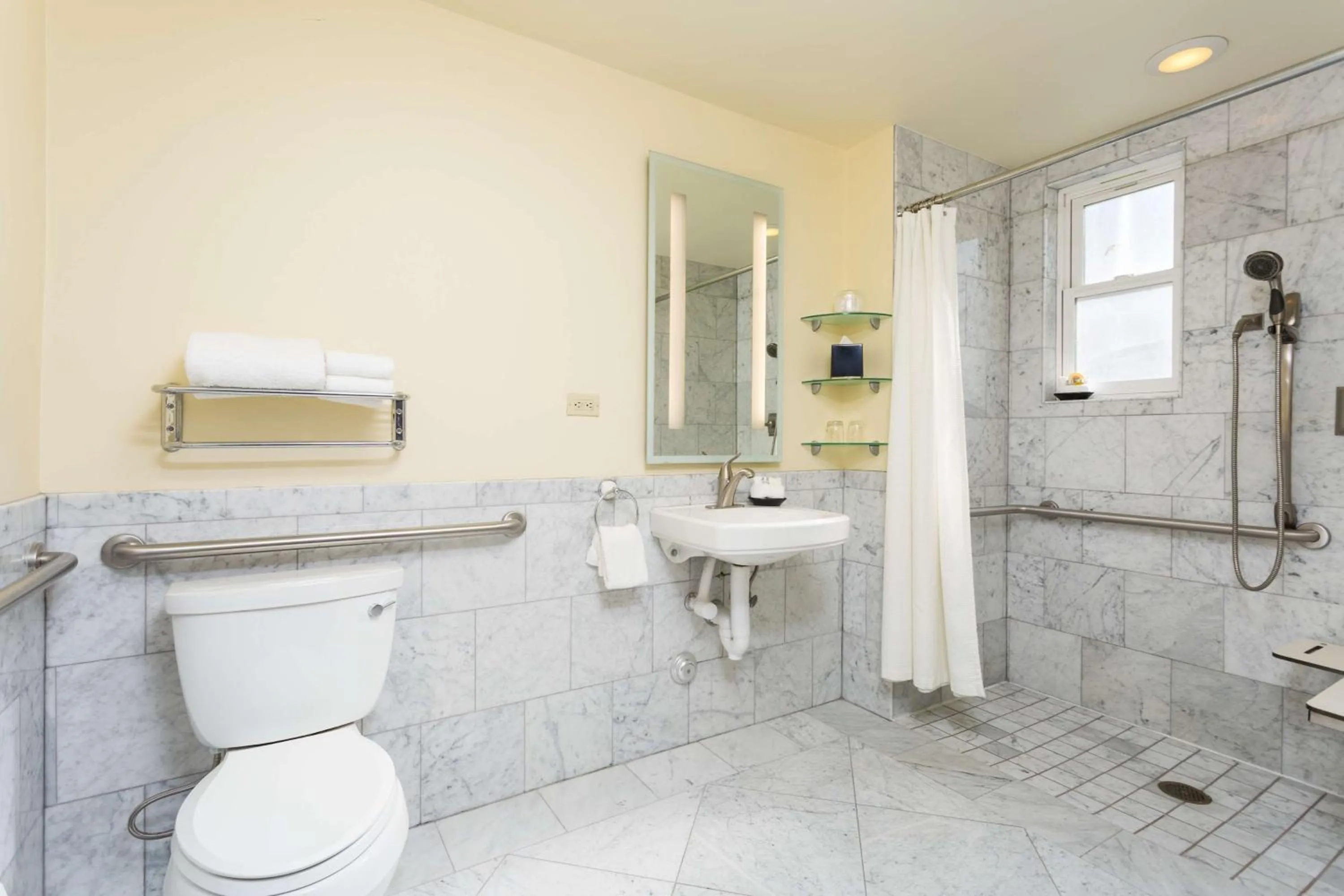 Bathroom in Cartwright Hotel Union Square - BW Premier Collection