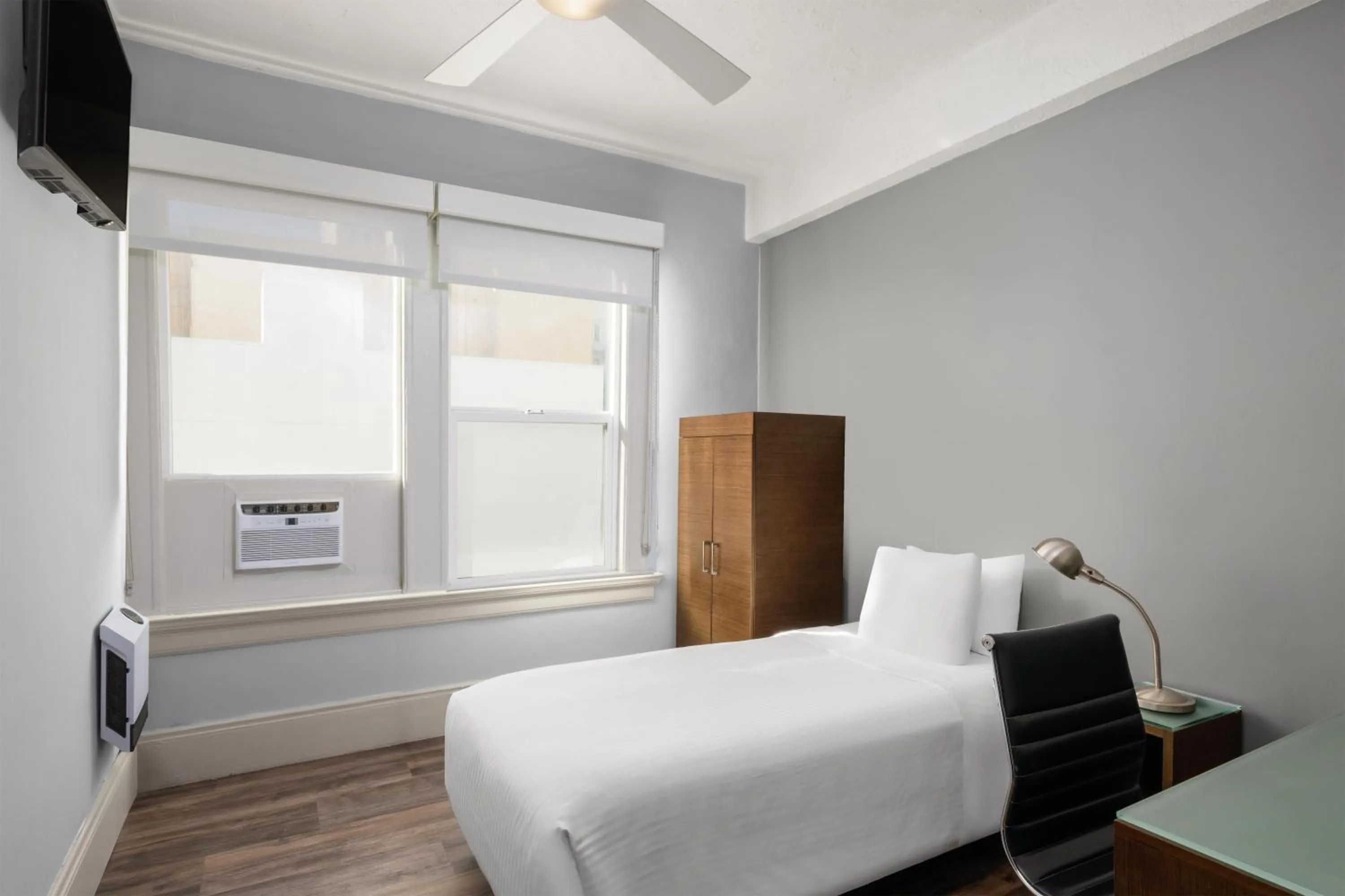 Bedroom, Bed in Cartwright Hotel Union Square - BW Premier Collection