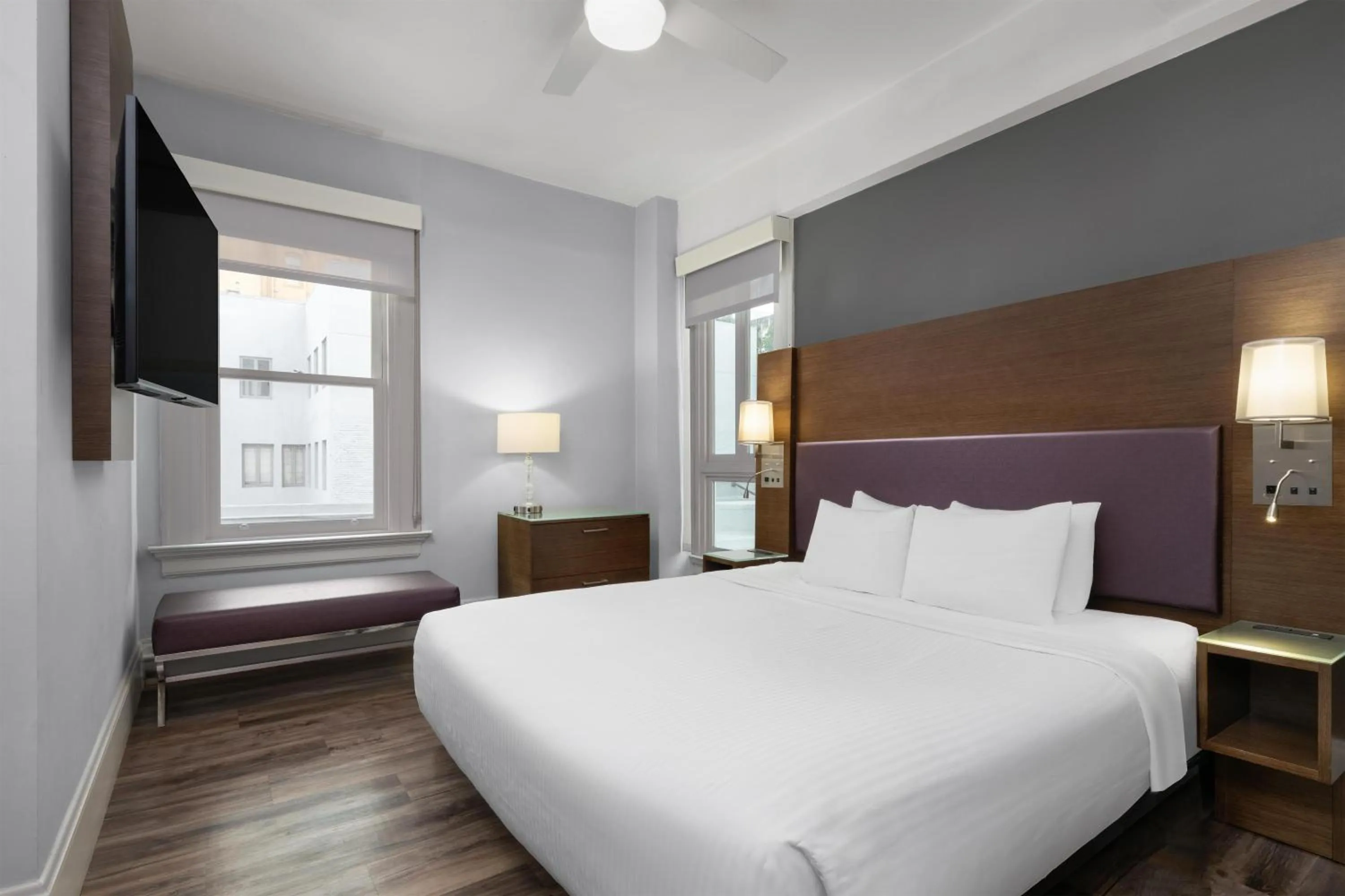 Bedroom, Bed in Cartwright Hotel Union Square - BW Premier Collection