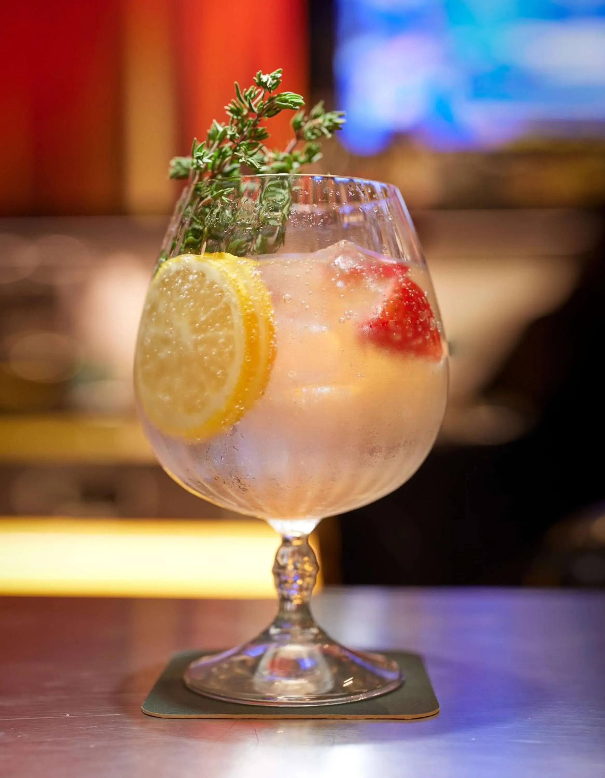Dining area in The Barnes San Francisco, Tapestry Collection by Hilton