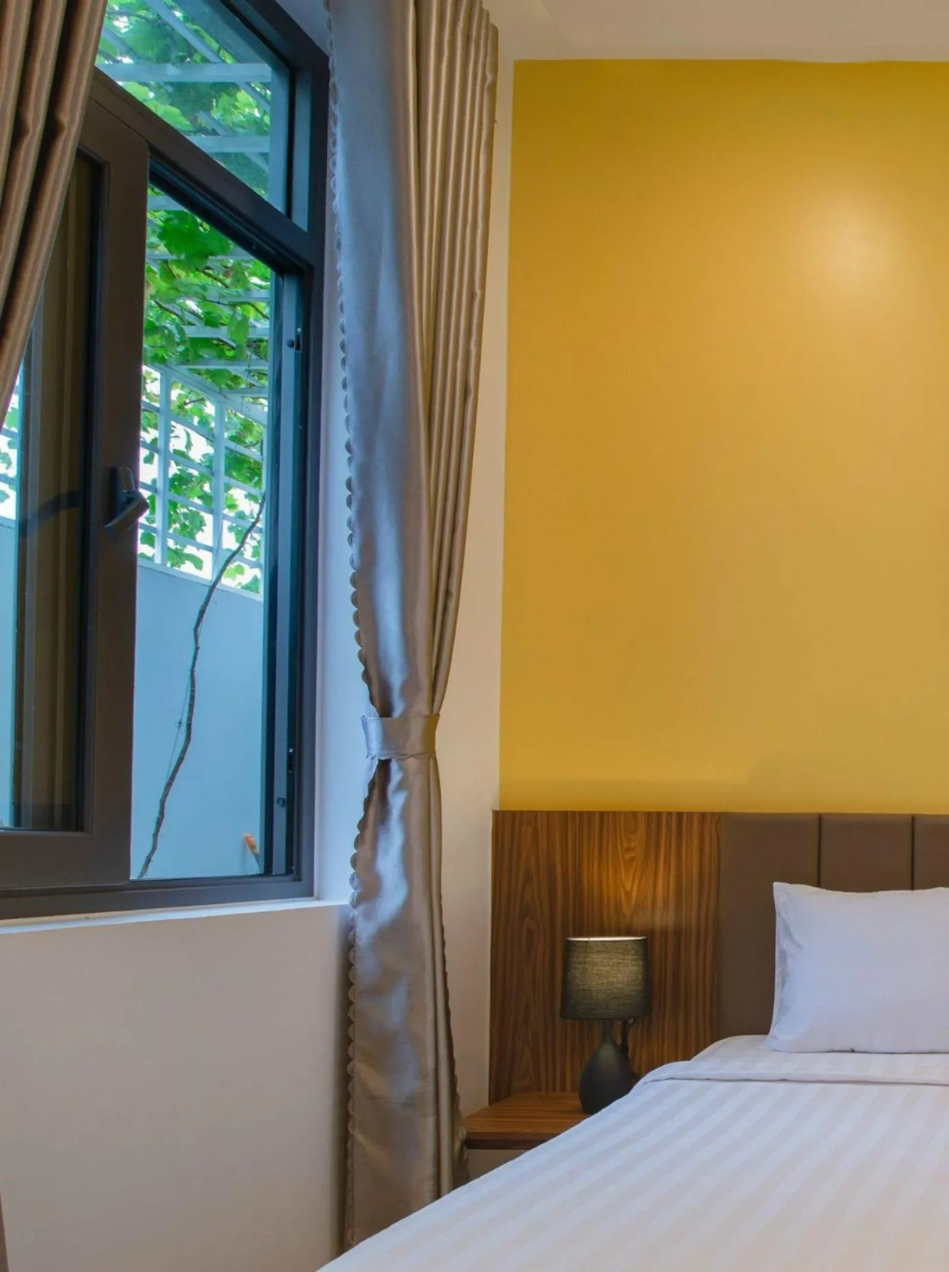 Bedroom, Bed in West Lake Hotel - Near Bai Dai Beach