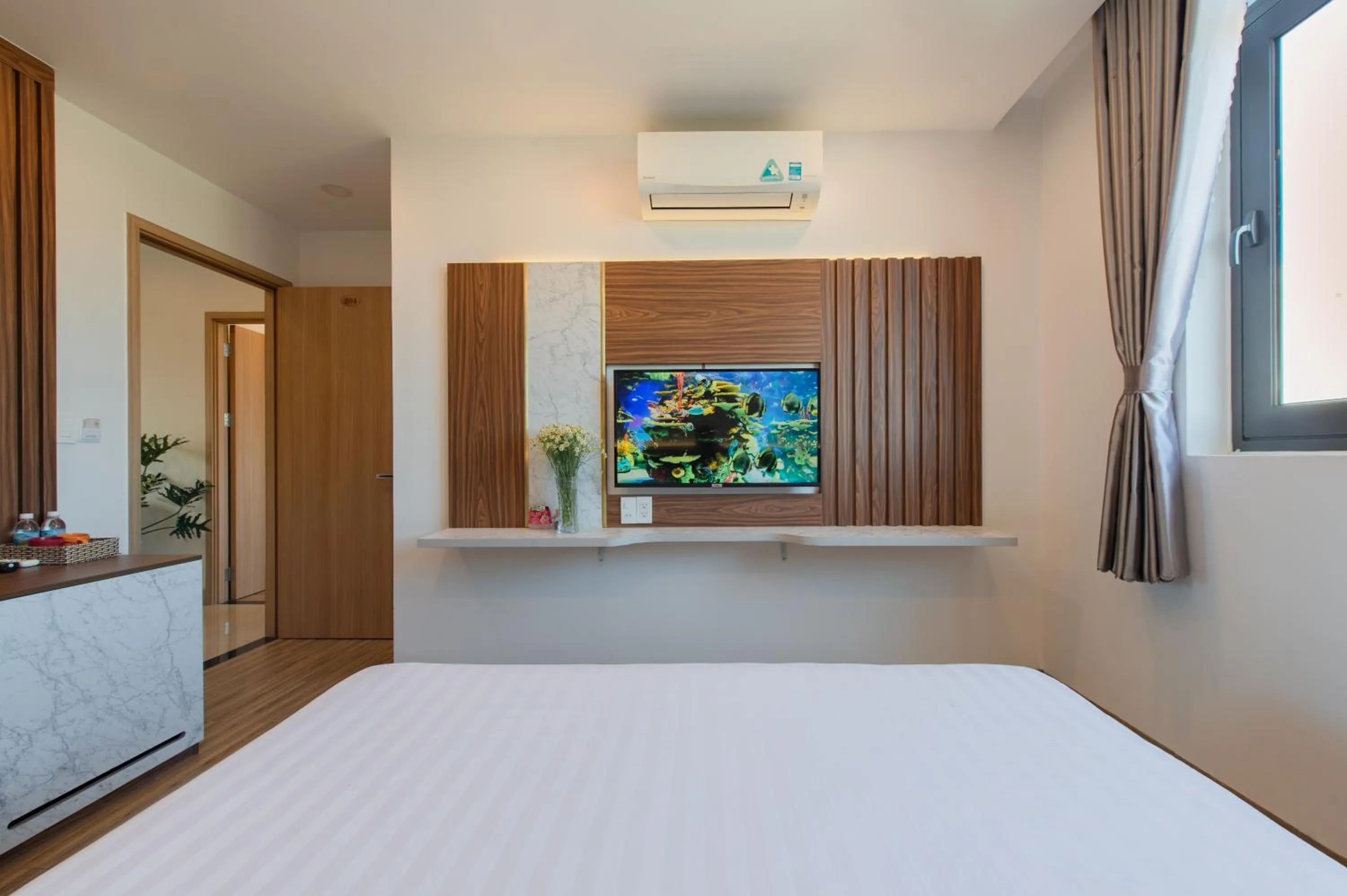 TV and multimedia, Bed in West Lake Hotel - Near Bai Dai Beach