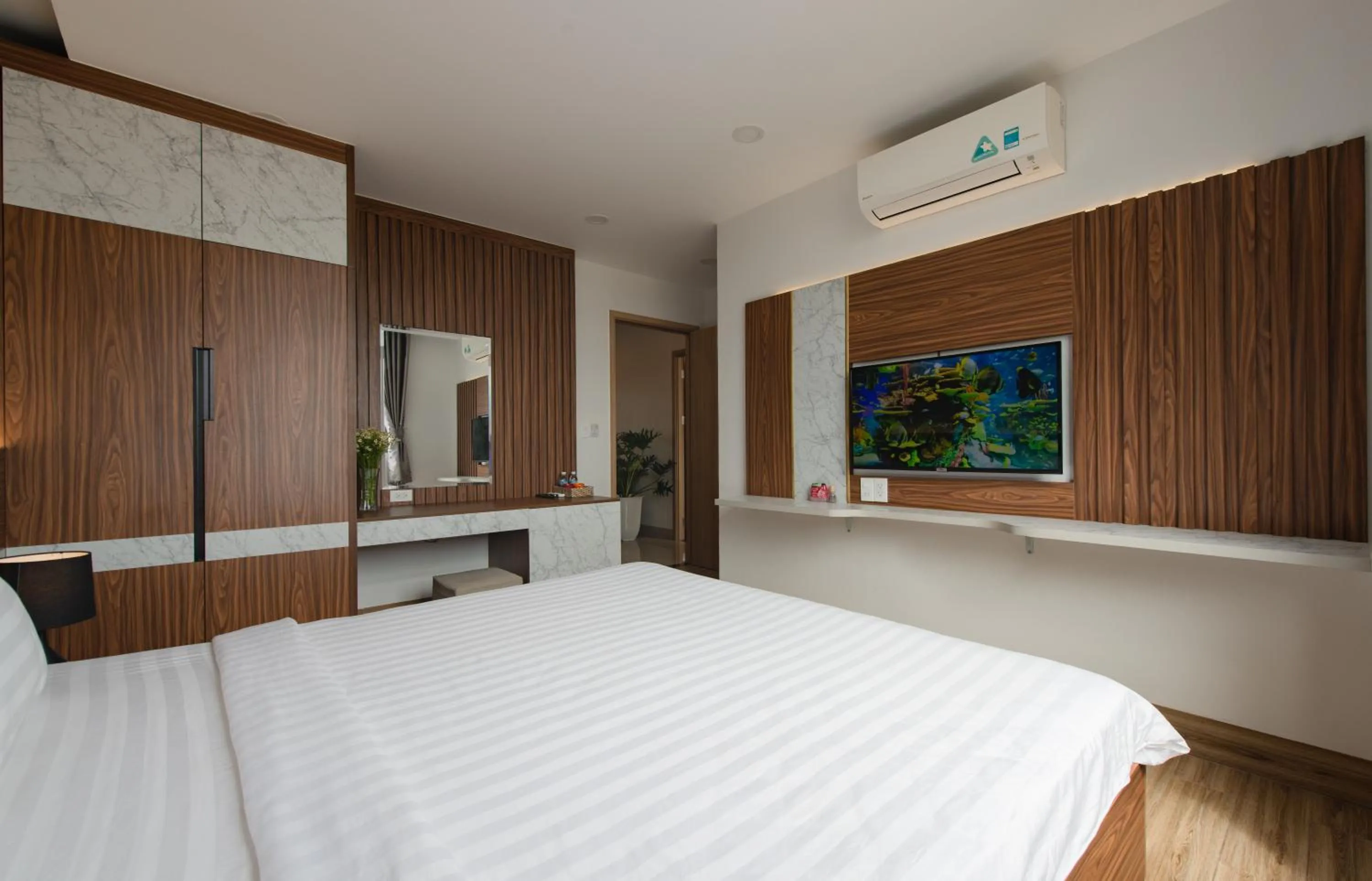 Bedroom, Bed in West Lake Hotel - Near Bai Dai Beach
