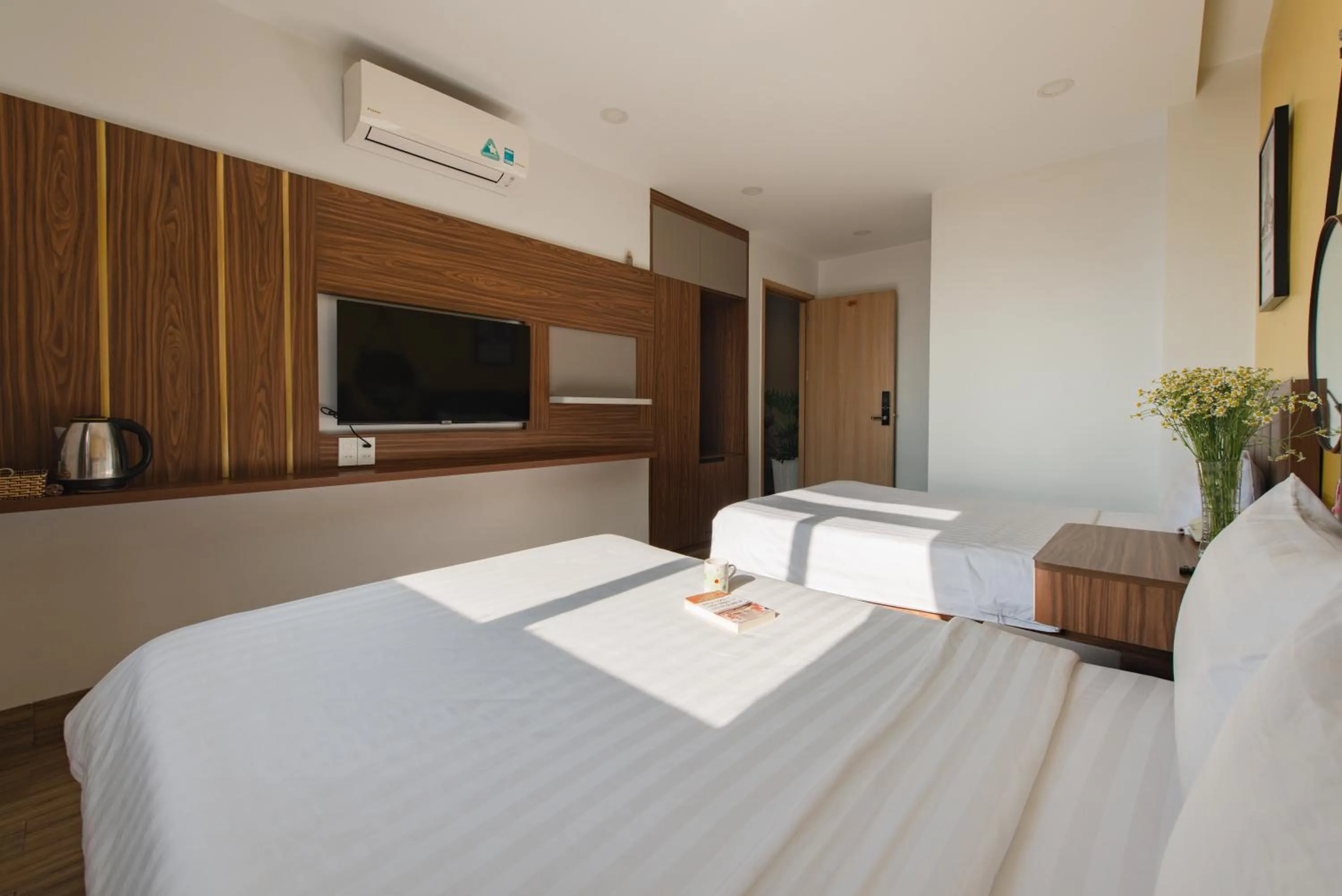 TV and multimedia, Bed in West Lake Hotel - Near Bai Dai Beach