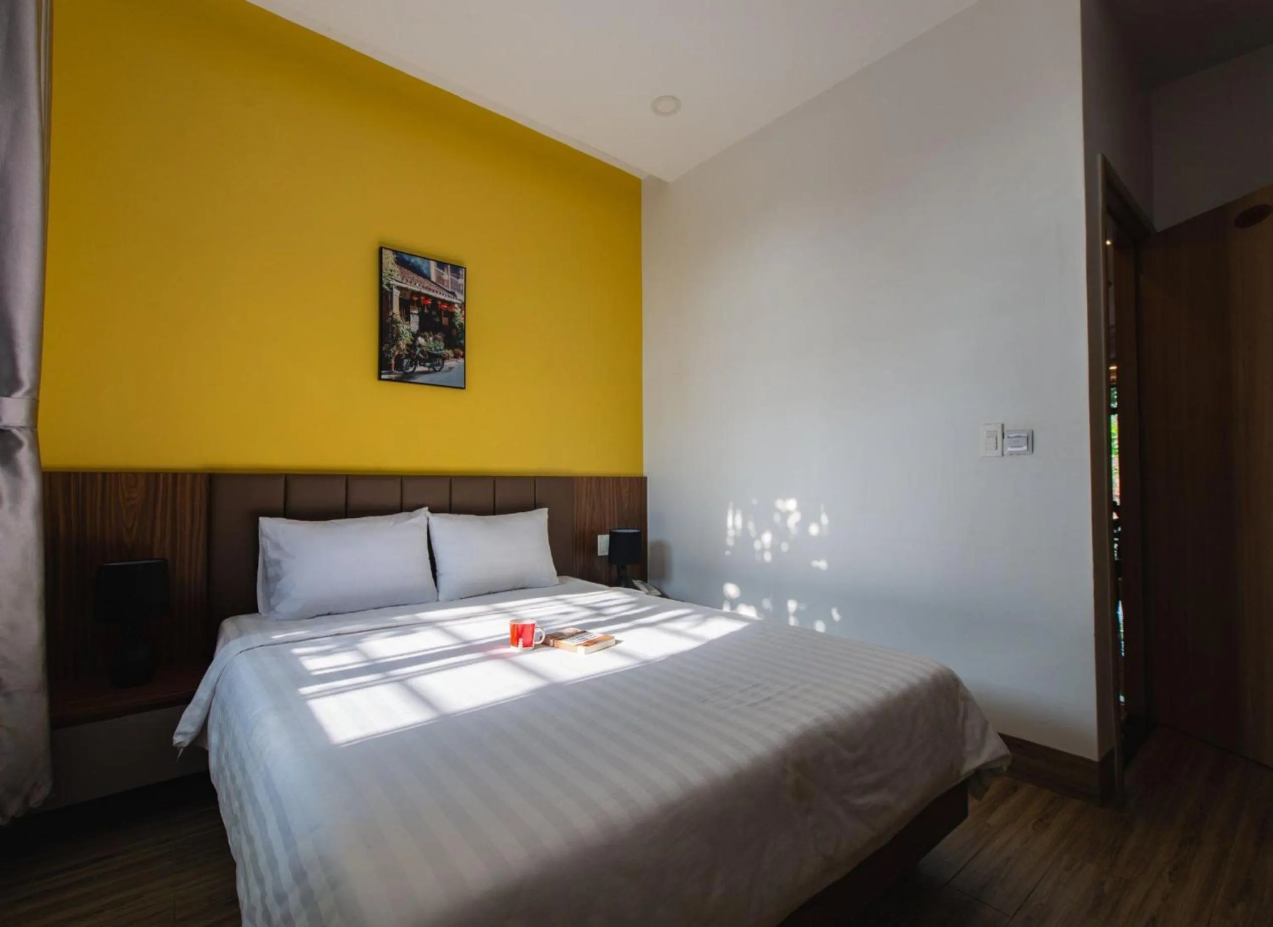 Bed in West Lake Hotel - Near Bai Dai Beach