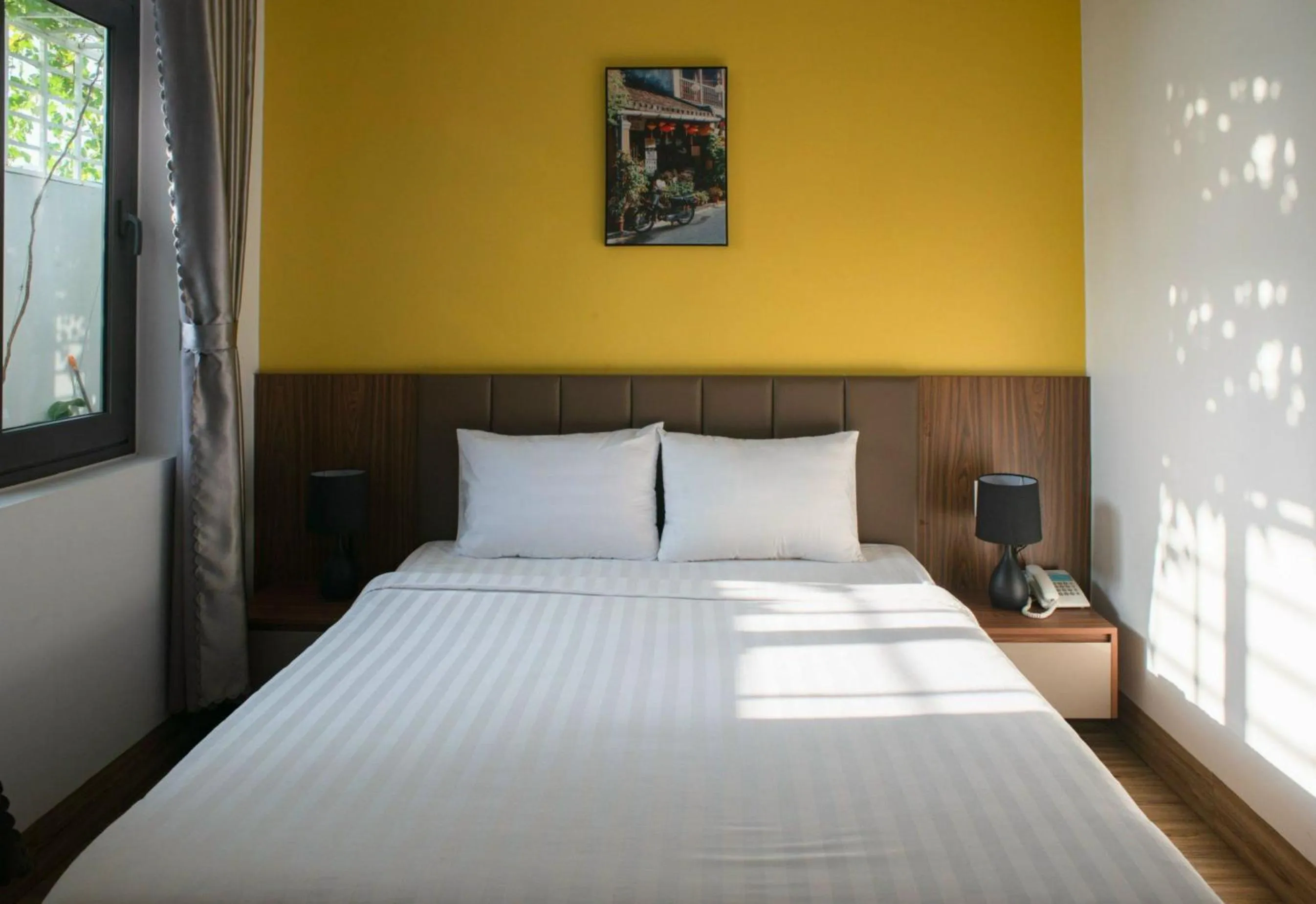 Bed in West Lake Hotel - Near Bai Dai Beach