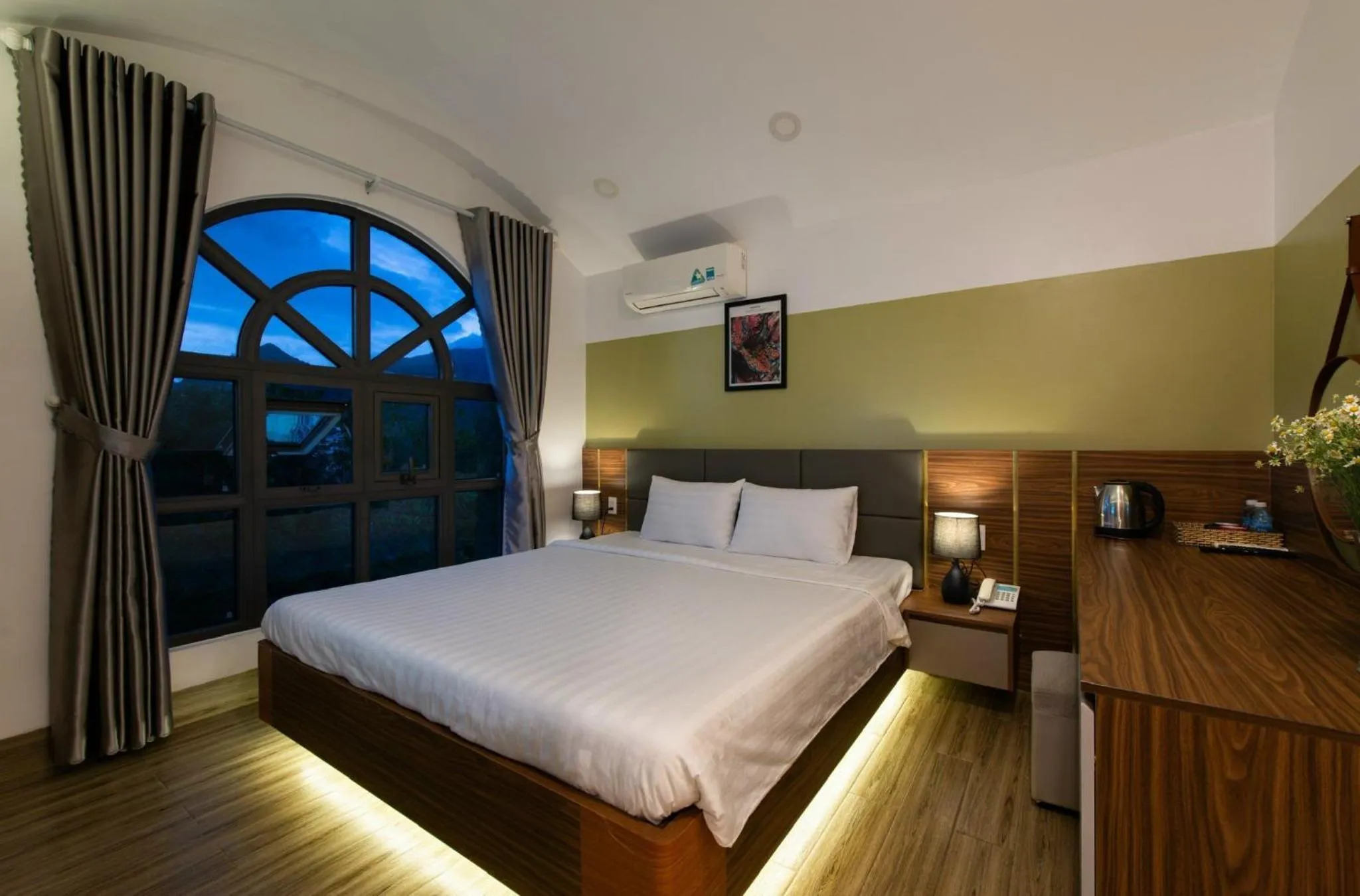 Bed in West Lake Hotel - Near Bai Dai Beach