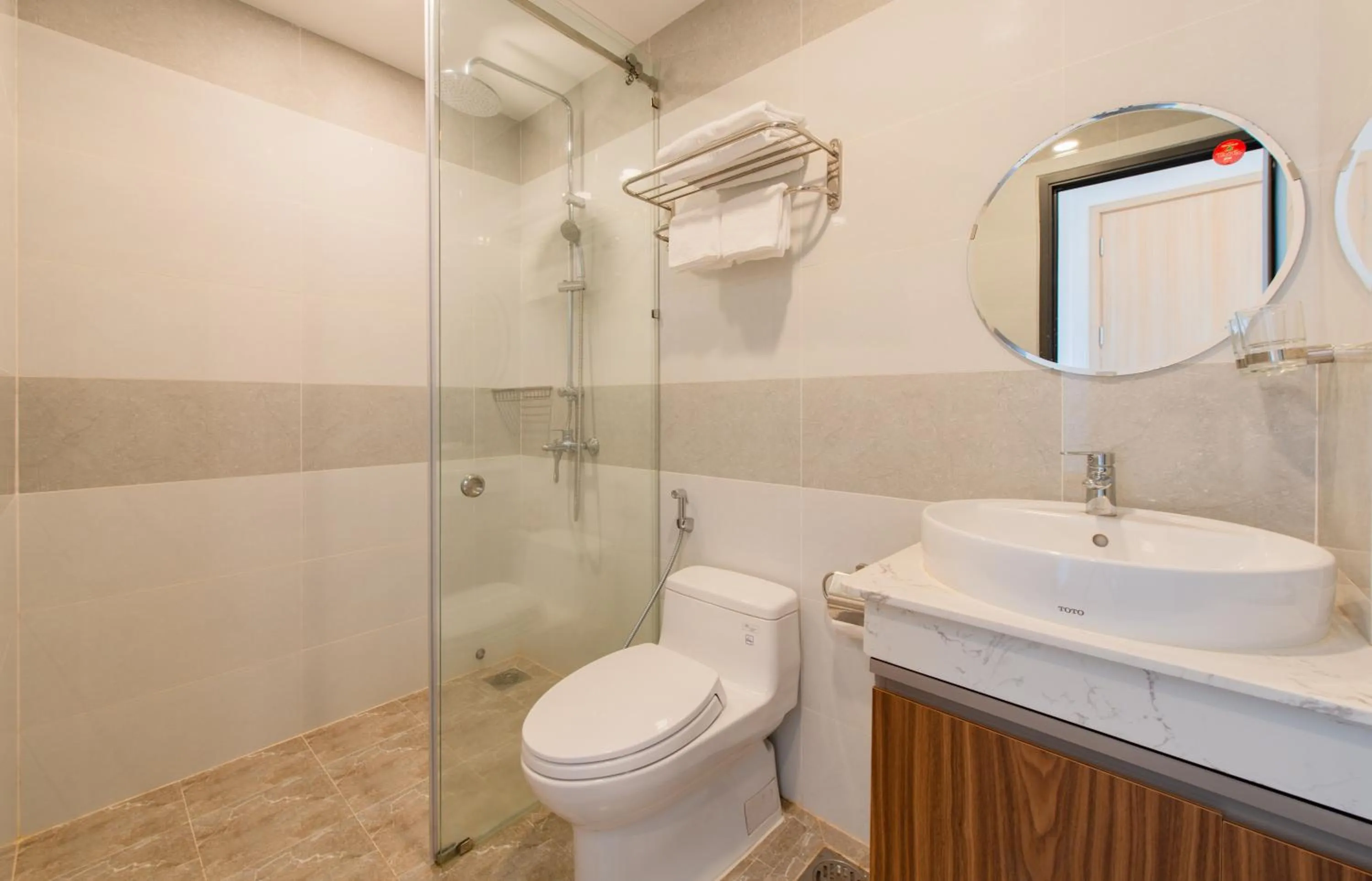 Shower in West Lake Hotel - Near Bai Dai Beach