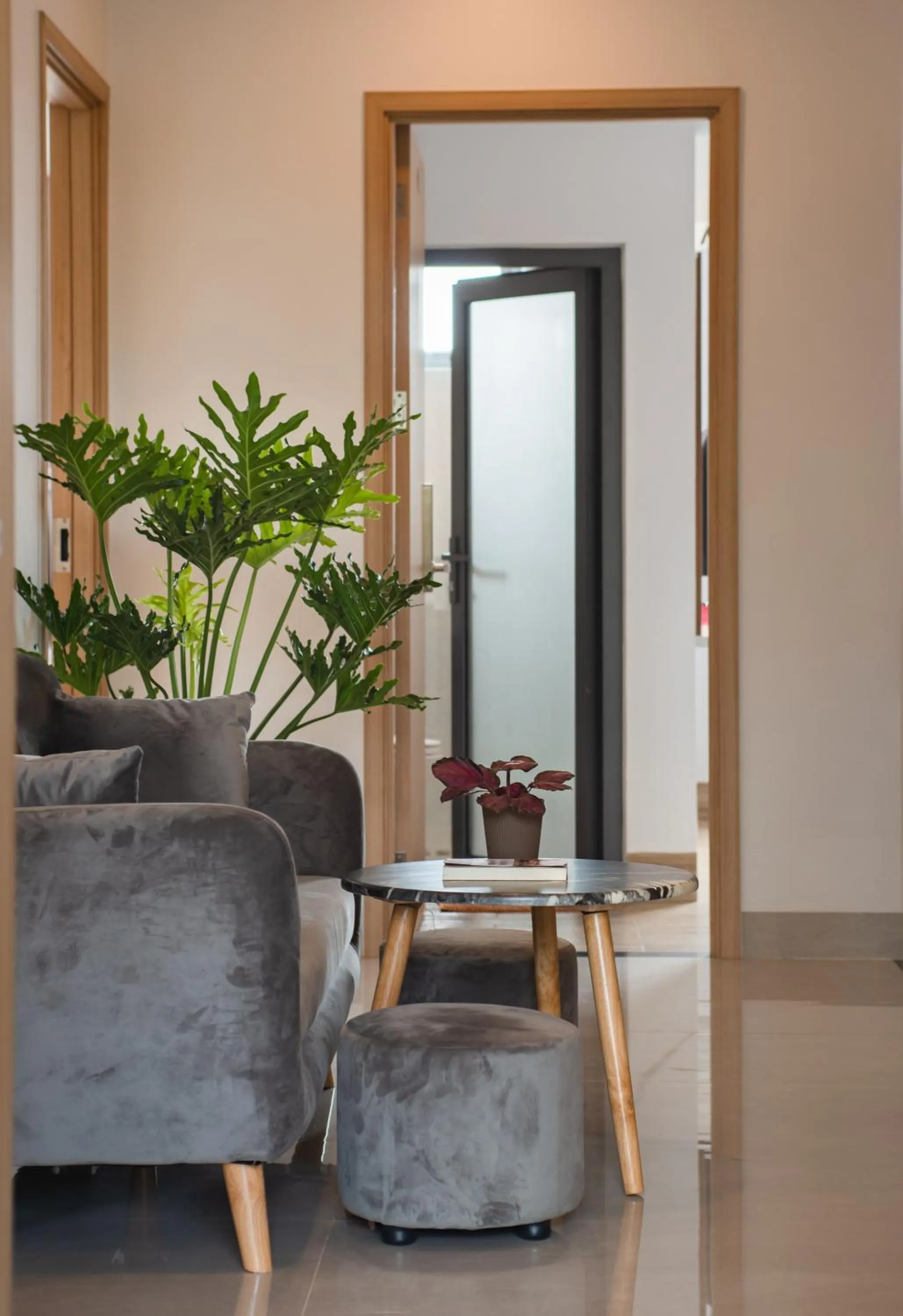 Communal lounge/ TV room in West Lake Hotel - Near Bai Dai Beach