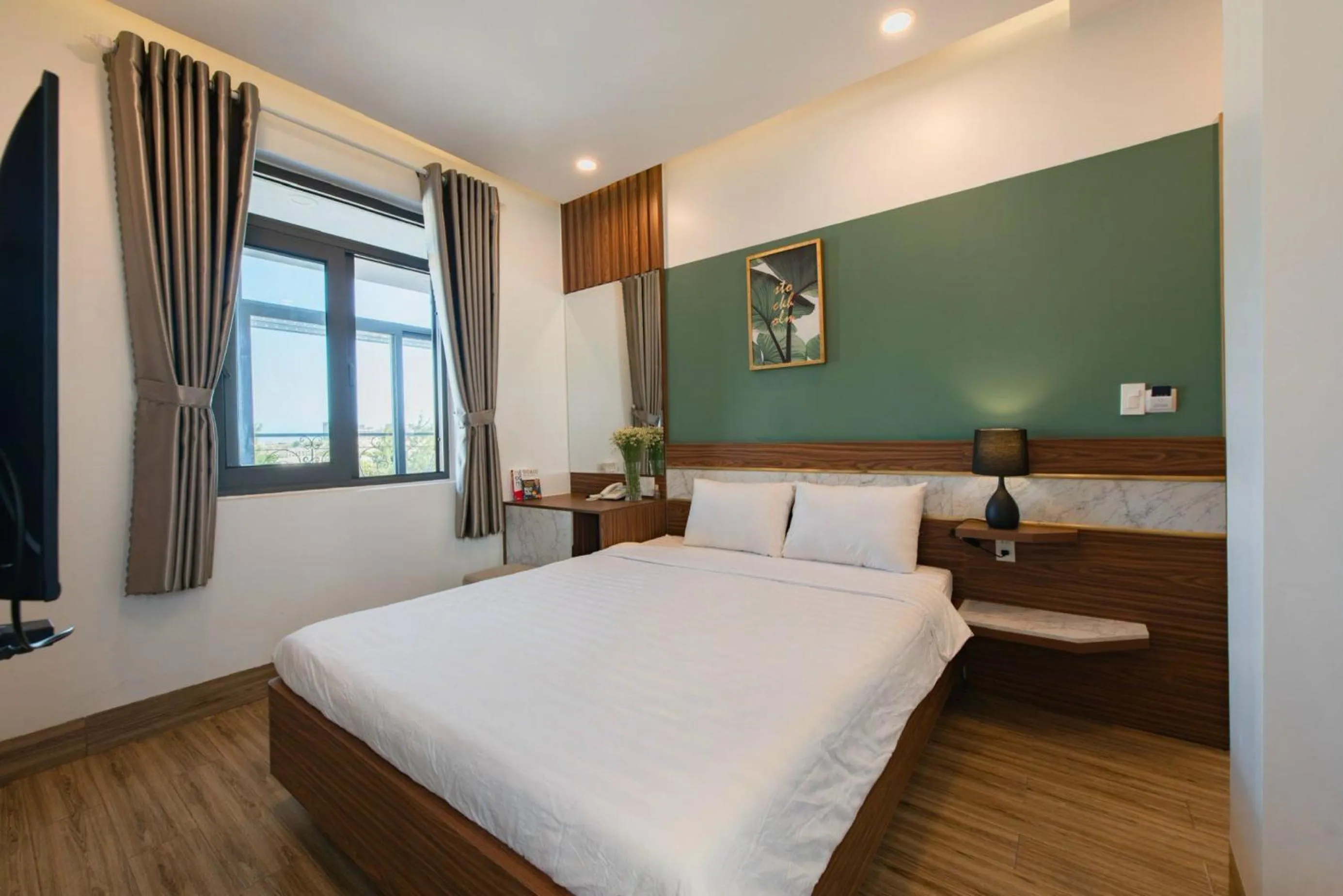 Bed in West Lake Hotel - Near Bai Dai Beach