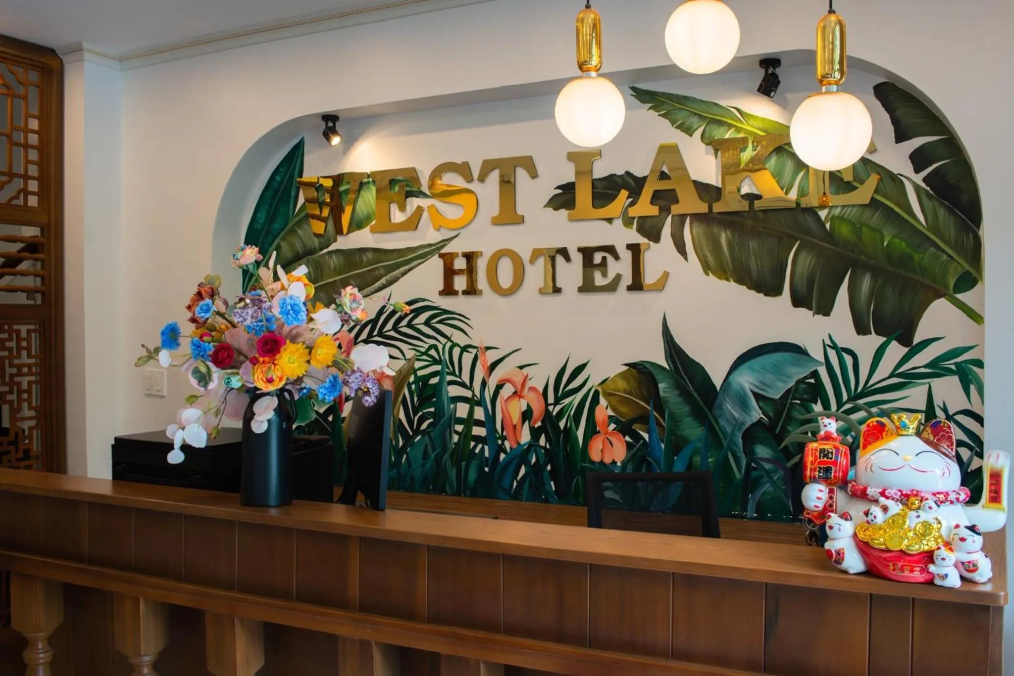 Lobby or reception in West Lake Hotel - Near Bai Dai Beach