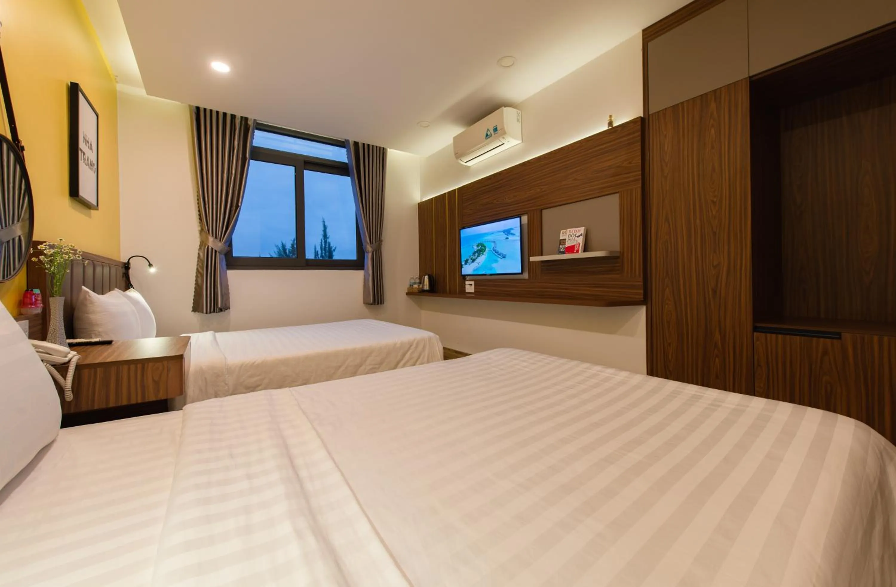 TV and multimedia, Bed in West Lake Hotel - Near Bai Dai Beach
