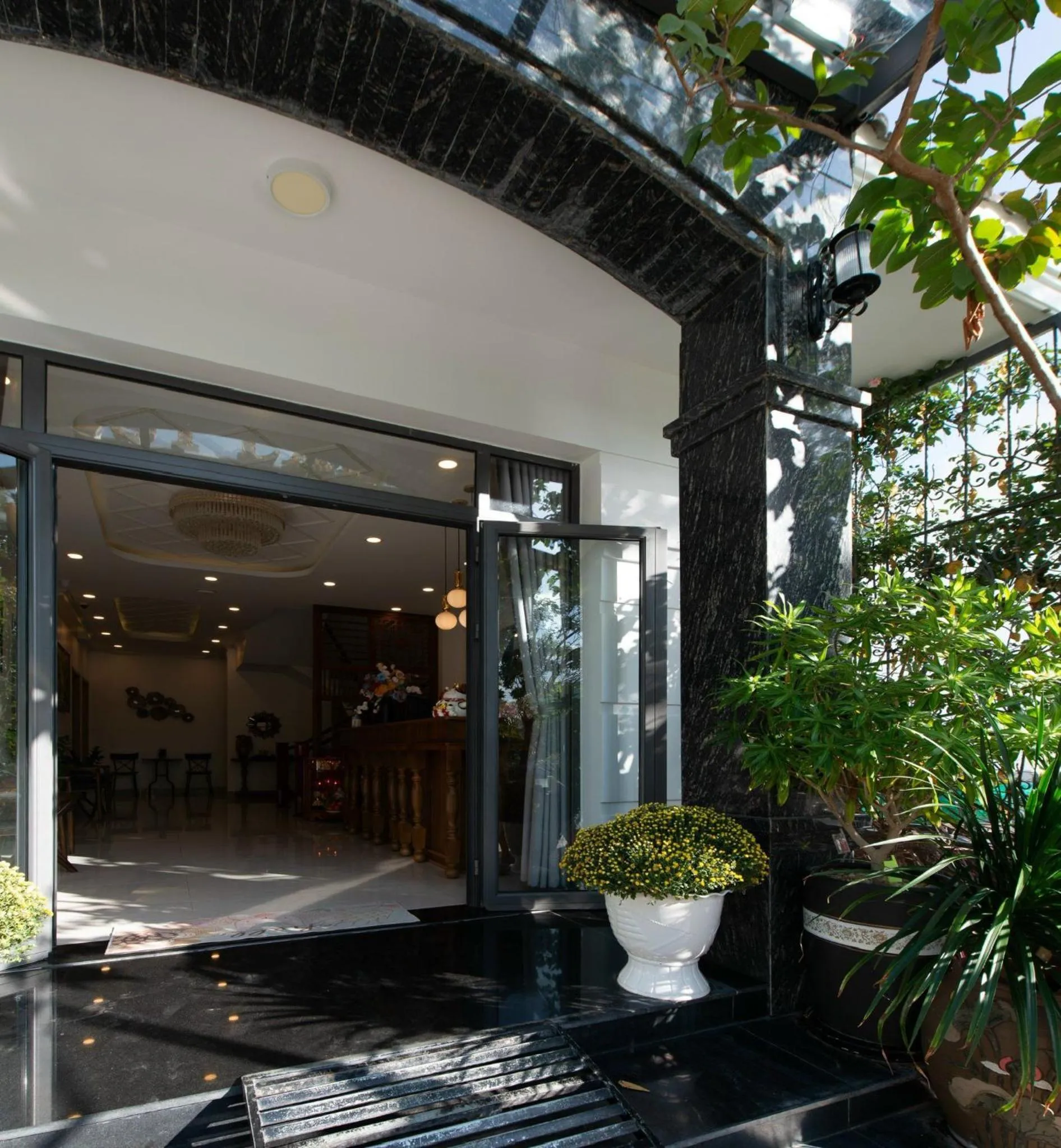 Facade/entrance in West Lake Hotel - Near Bai Dai Beach