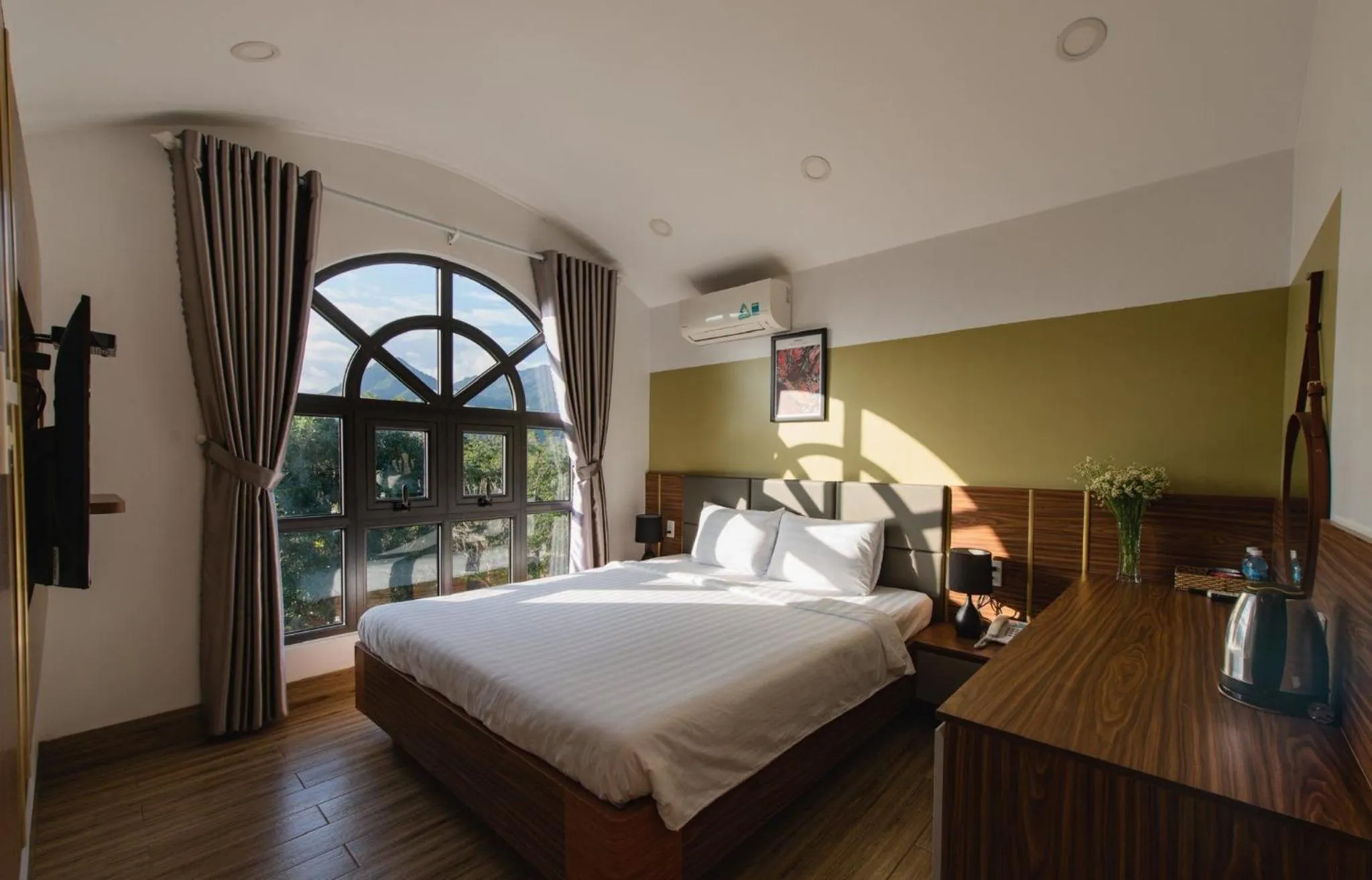 Bed in West Lake Hotel - Near Bai Dai Beach