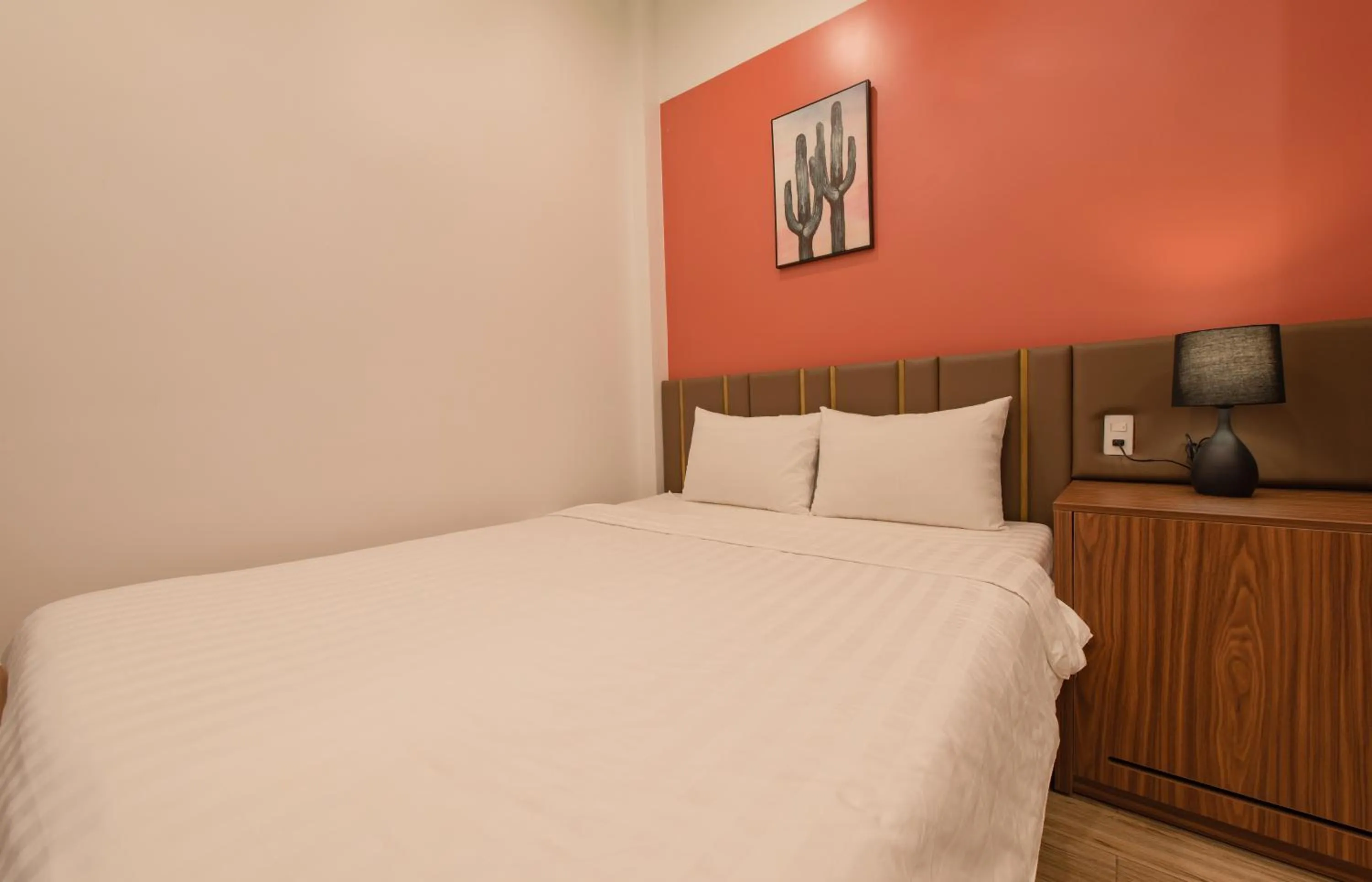 Bed in West Lake Hotel - Near Bai Dai Beach