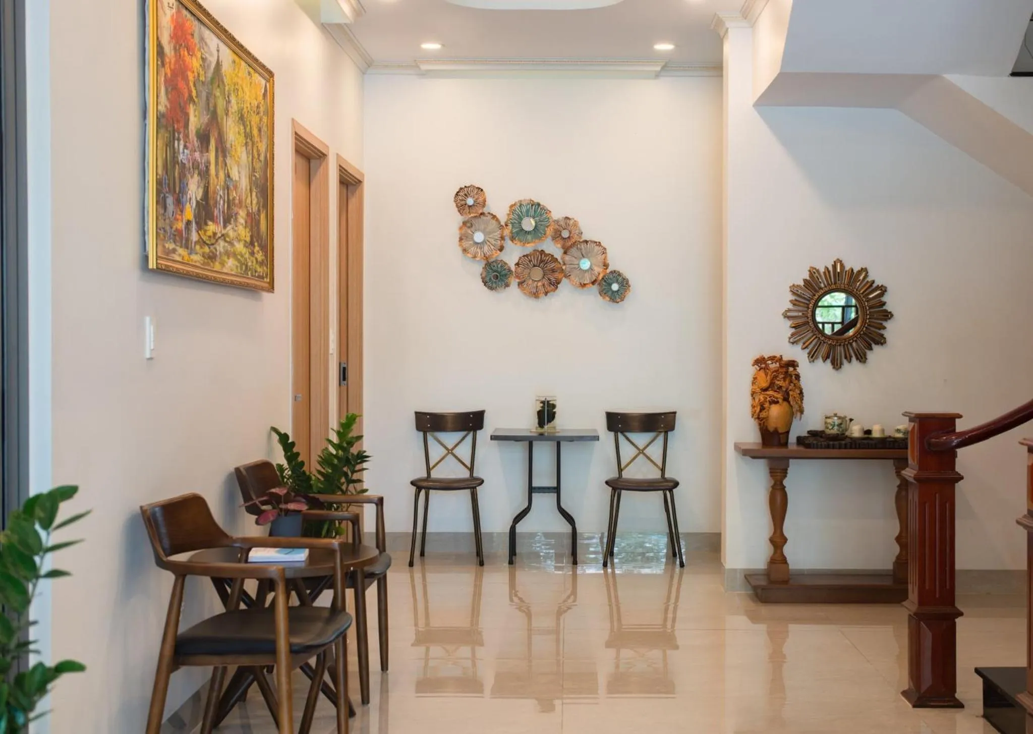 hair dresser in West Lake Hotel - Near Bai Dai Beach