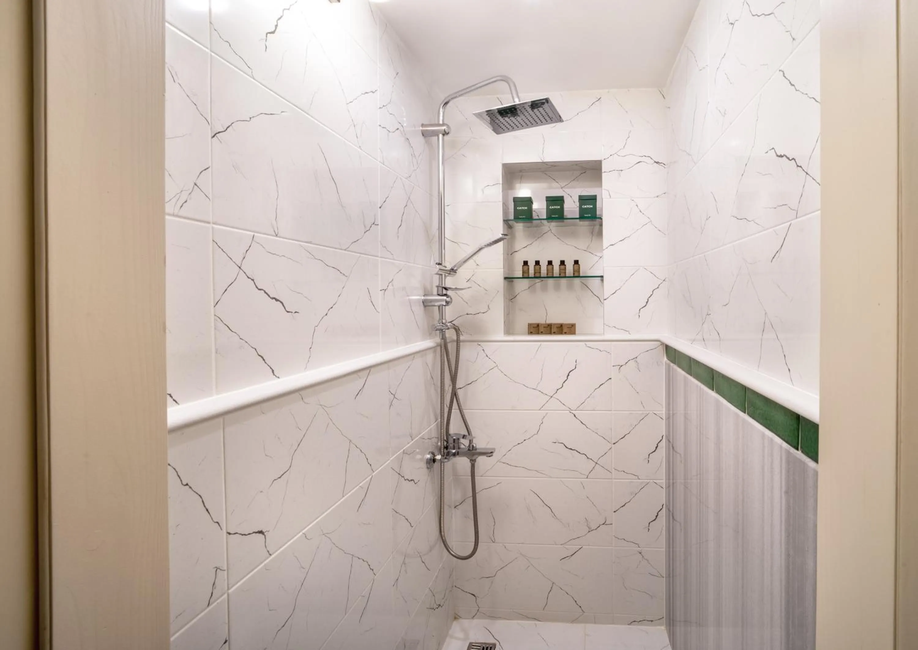 Shower in Catch Sultanahmet-Special Class