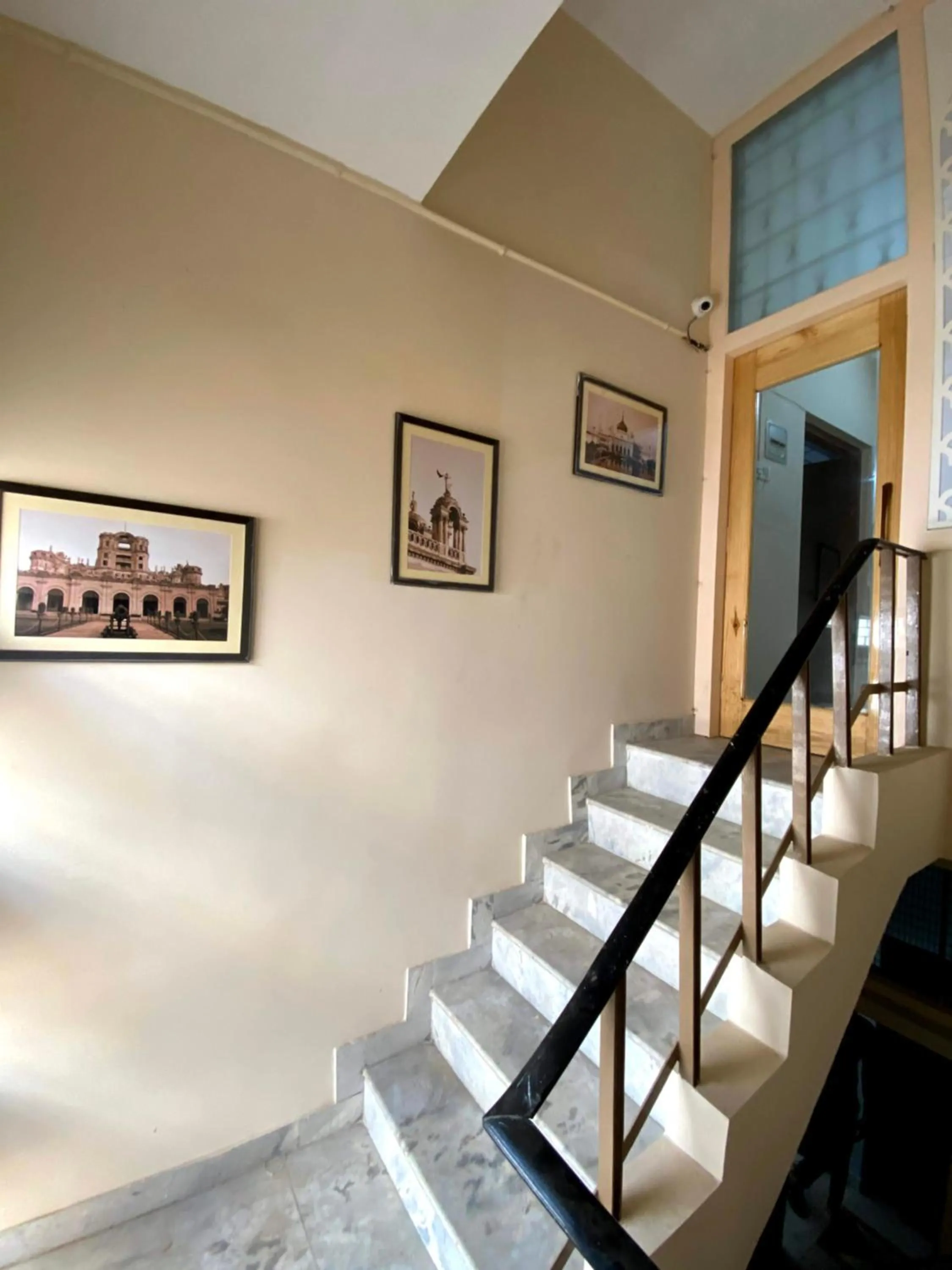 Restaurant/places to eat in Backpackers Den