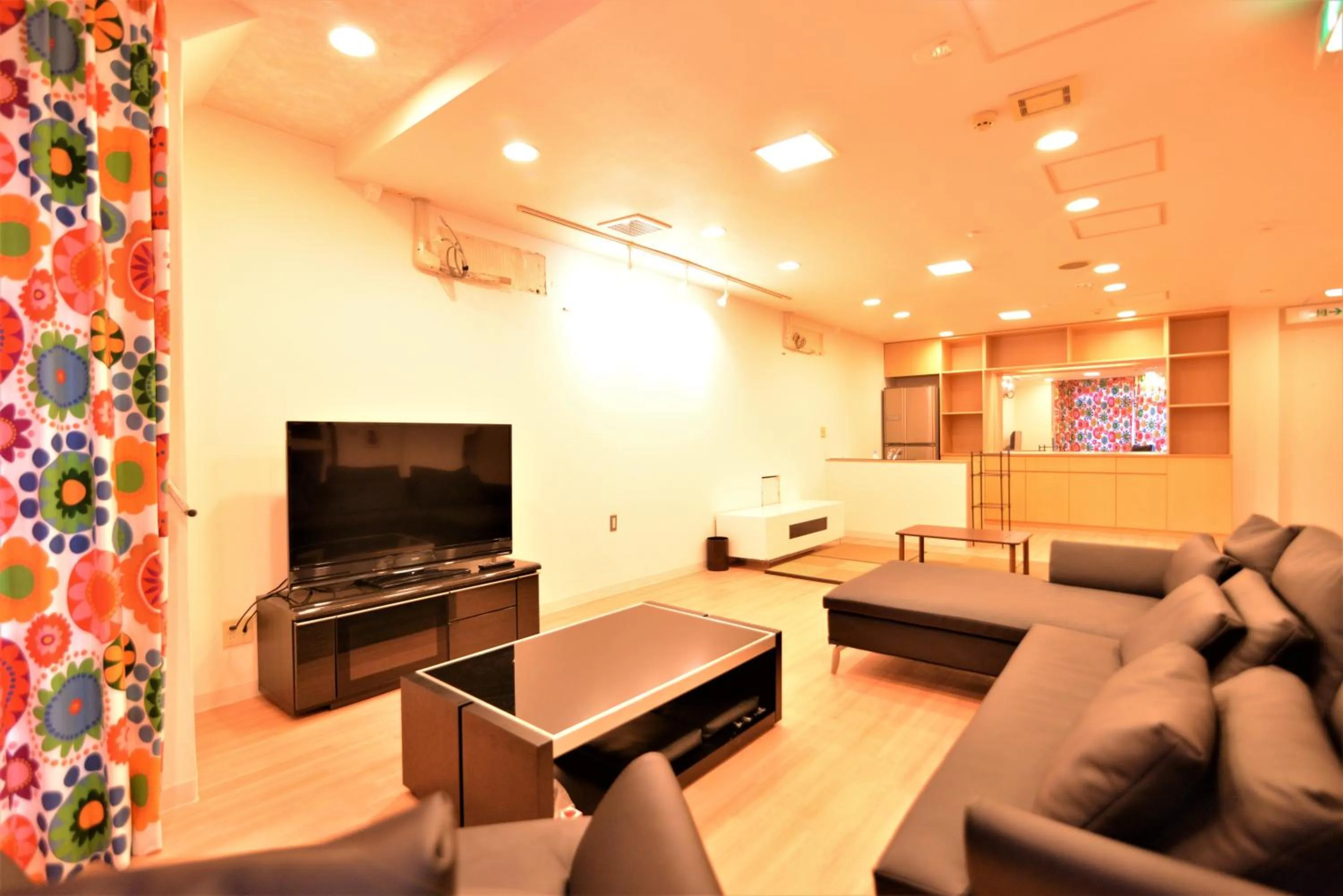 Communal lounge/ TV room in Syukur Ofuna