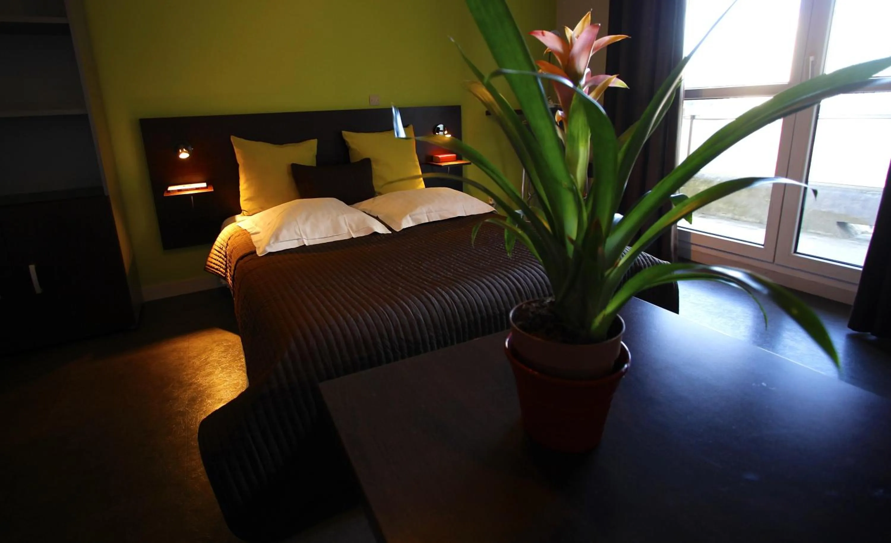 Bedroom, Bed in Appart'hotel Les Palatines