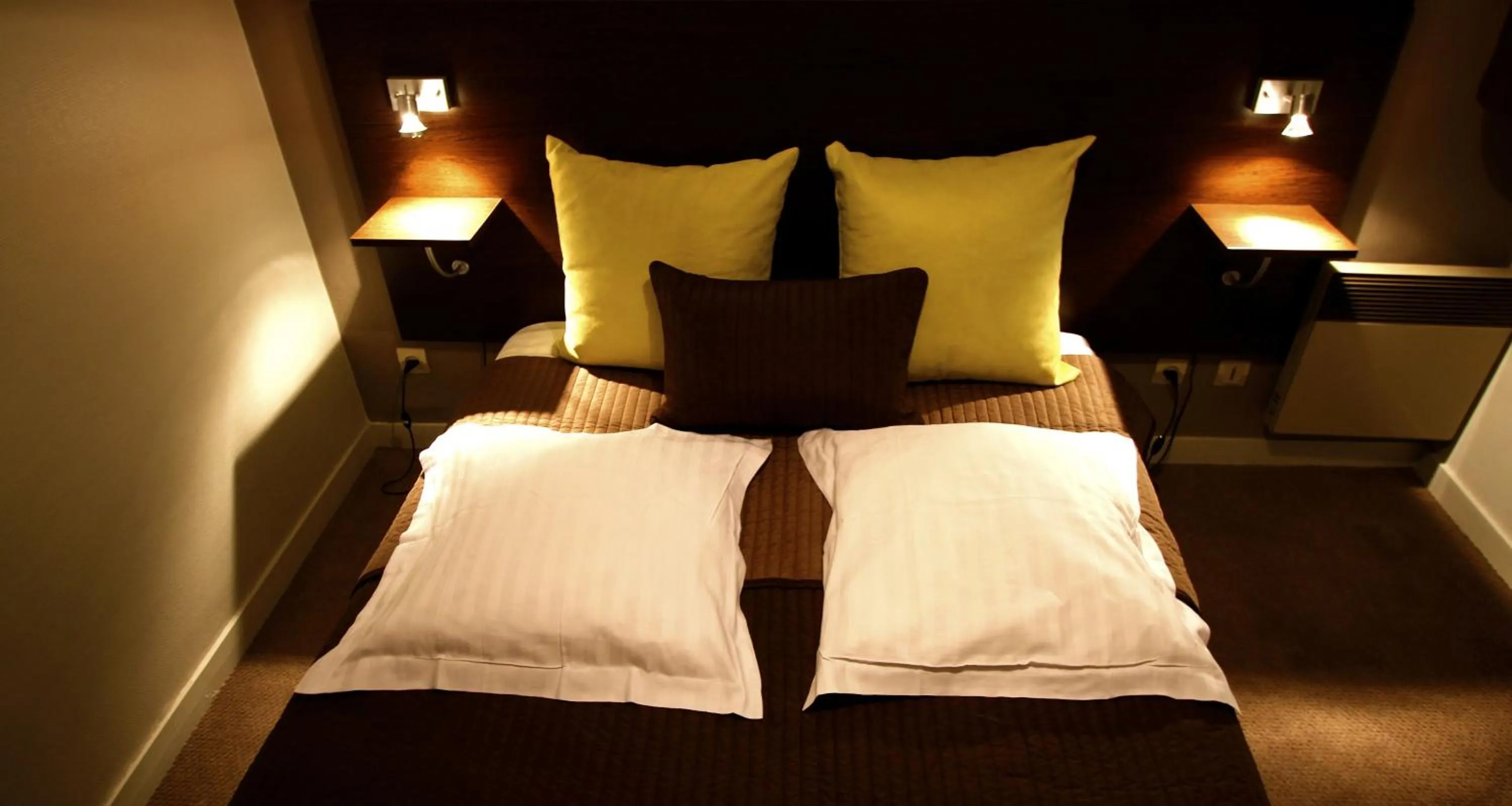 Bedroom, Bed in Appart'hotel Les Palatines