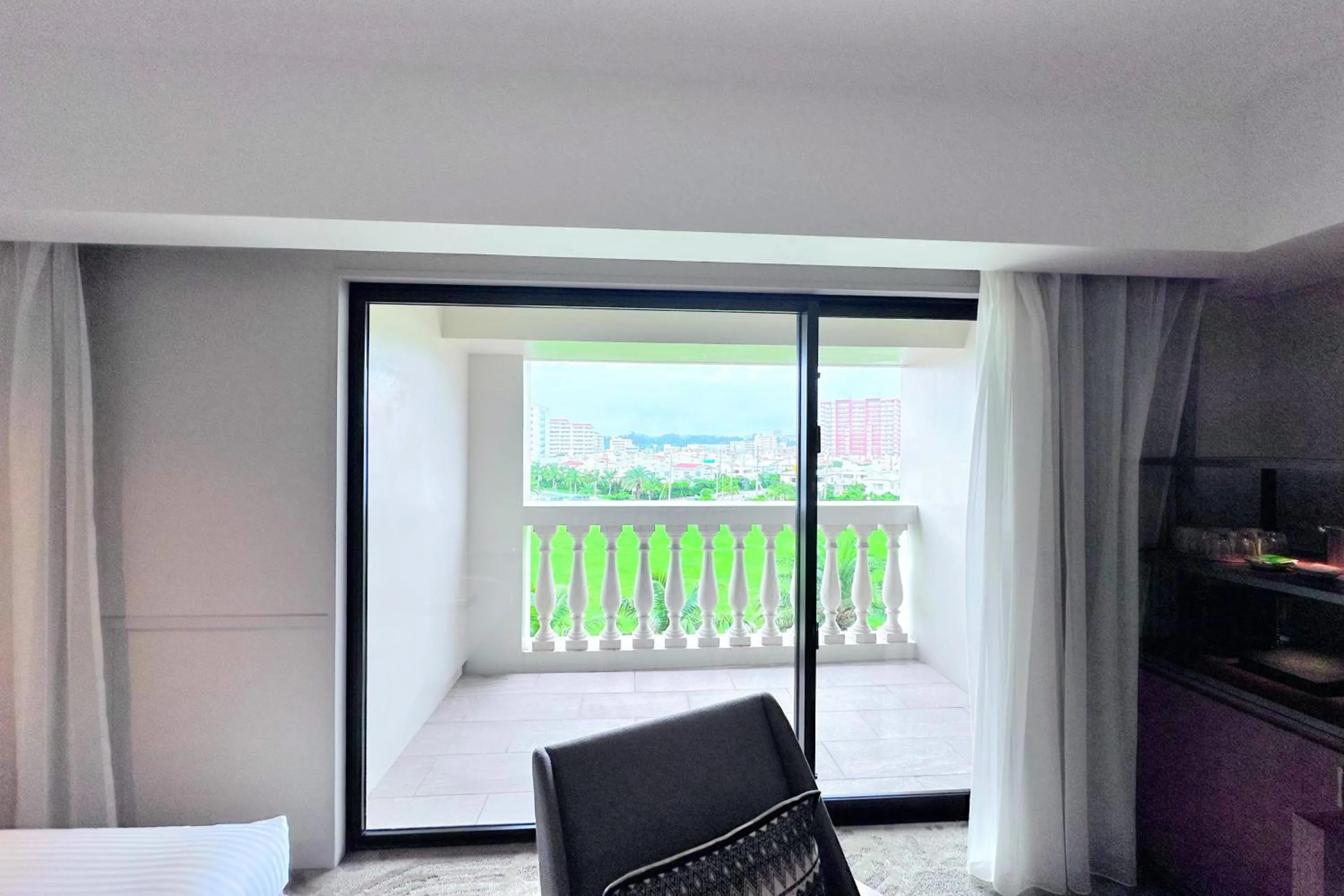 Balcony/Terrace, Bed in Lequ Okinawa Chatan Spa ＆ Resort