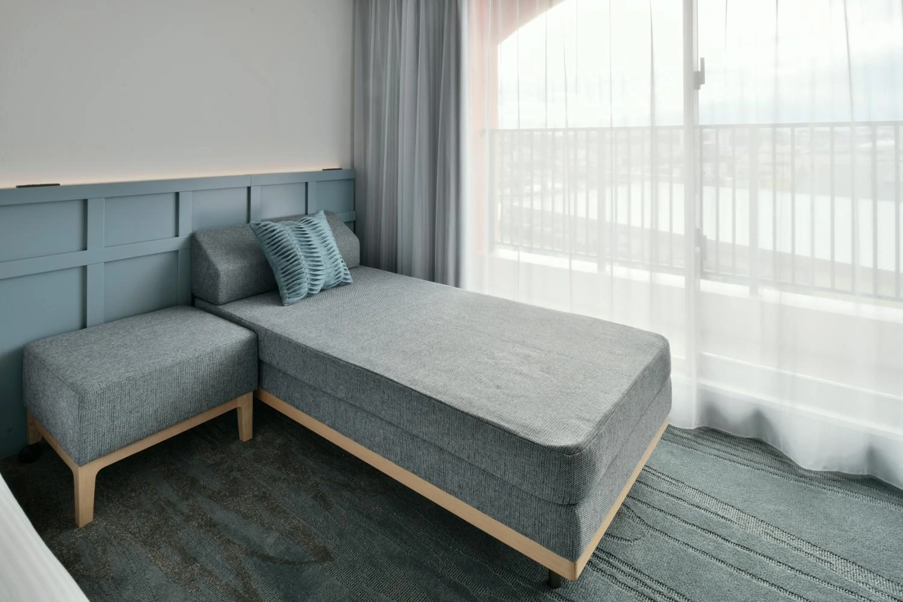 Balcony/Terrace, Bed in Lequ Okinawa Chatan Spa ＆ Resort