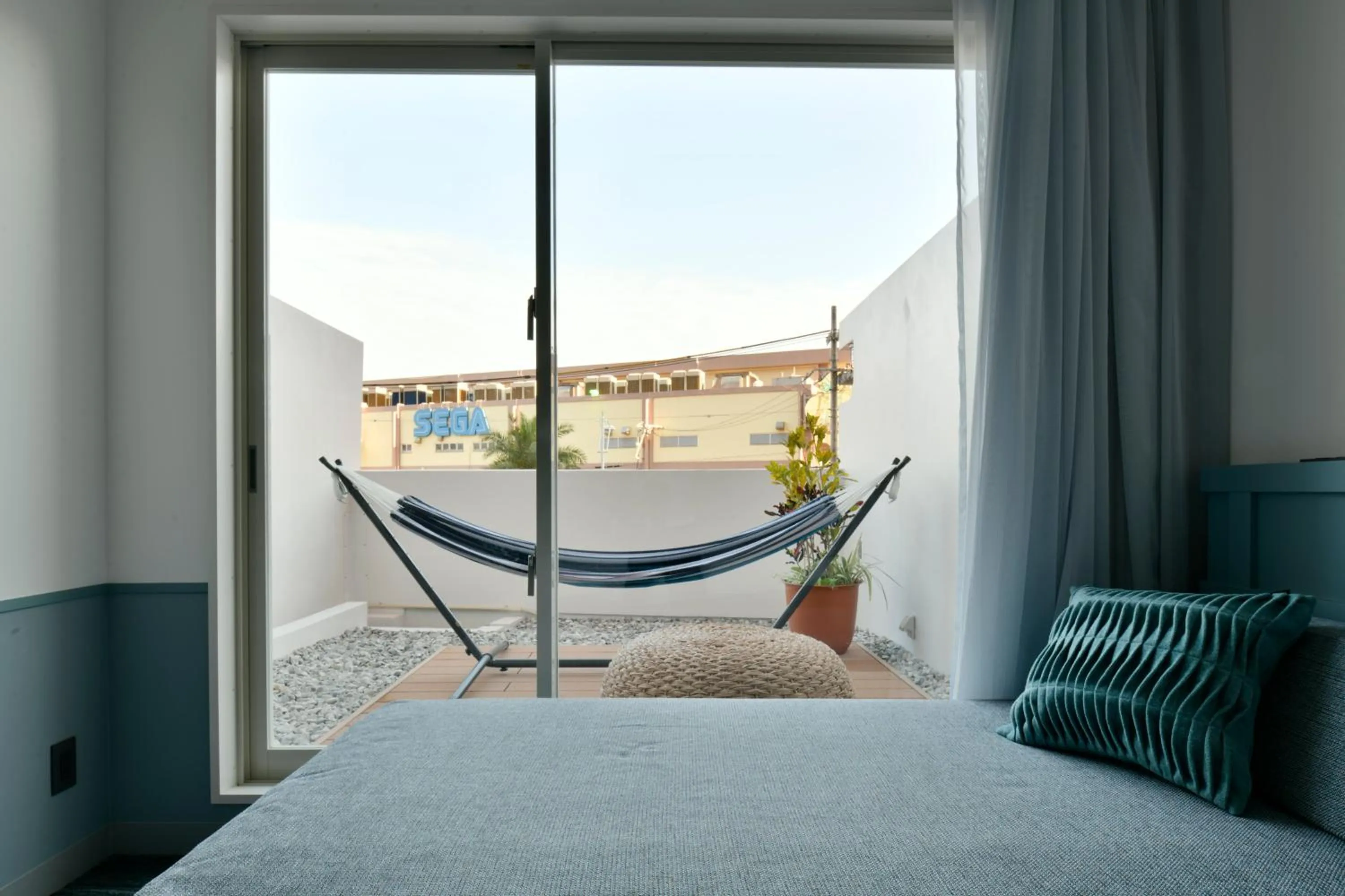 Balcony/Terrace, Bed in Lequ Okinawa Chatan Spa ＆ Resort