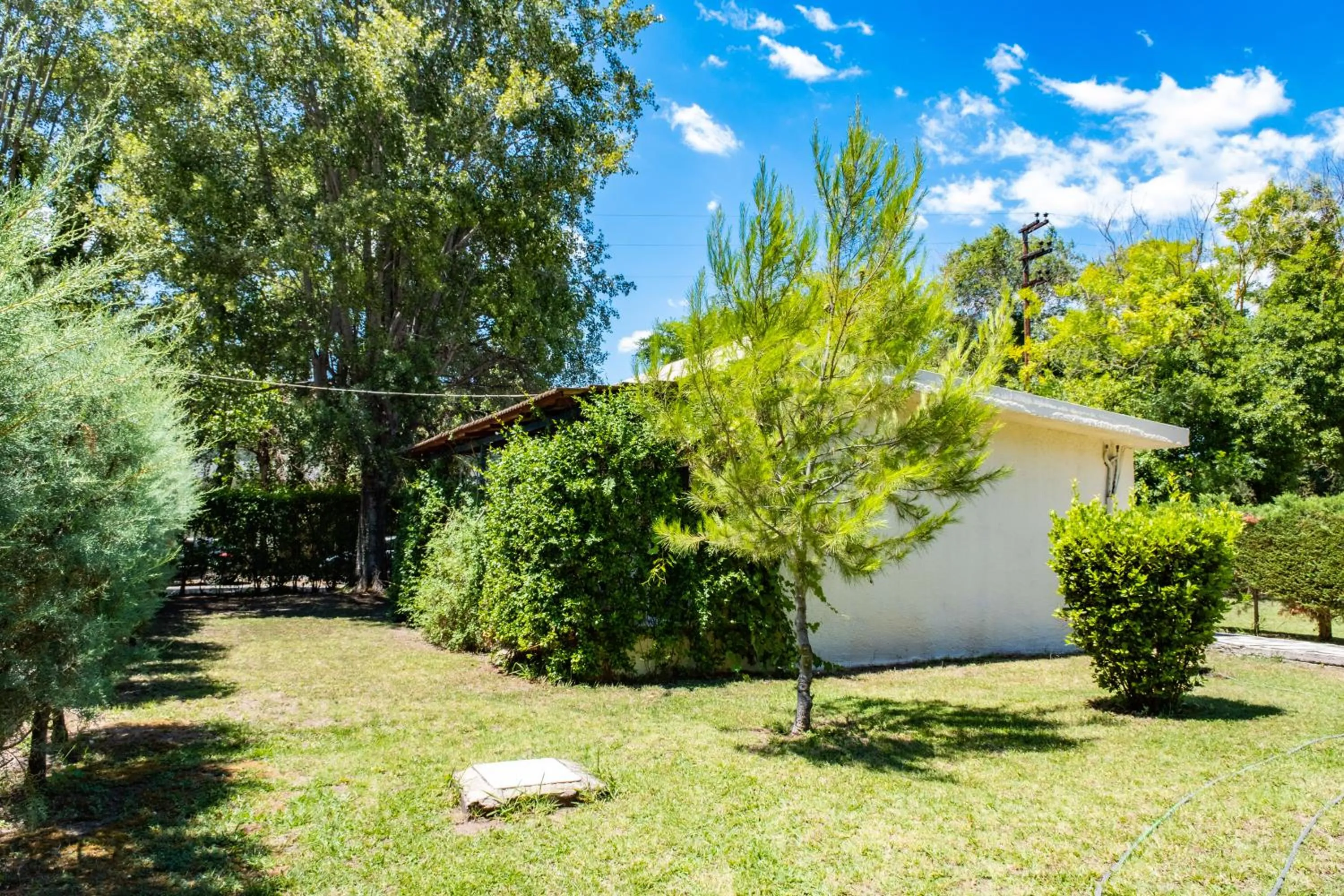 Property building in Tsamadanis Hotel & Bungalows Friends Family