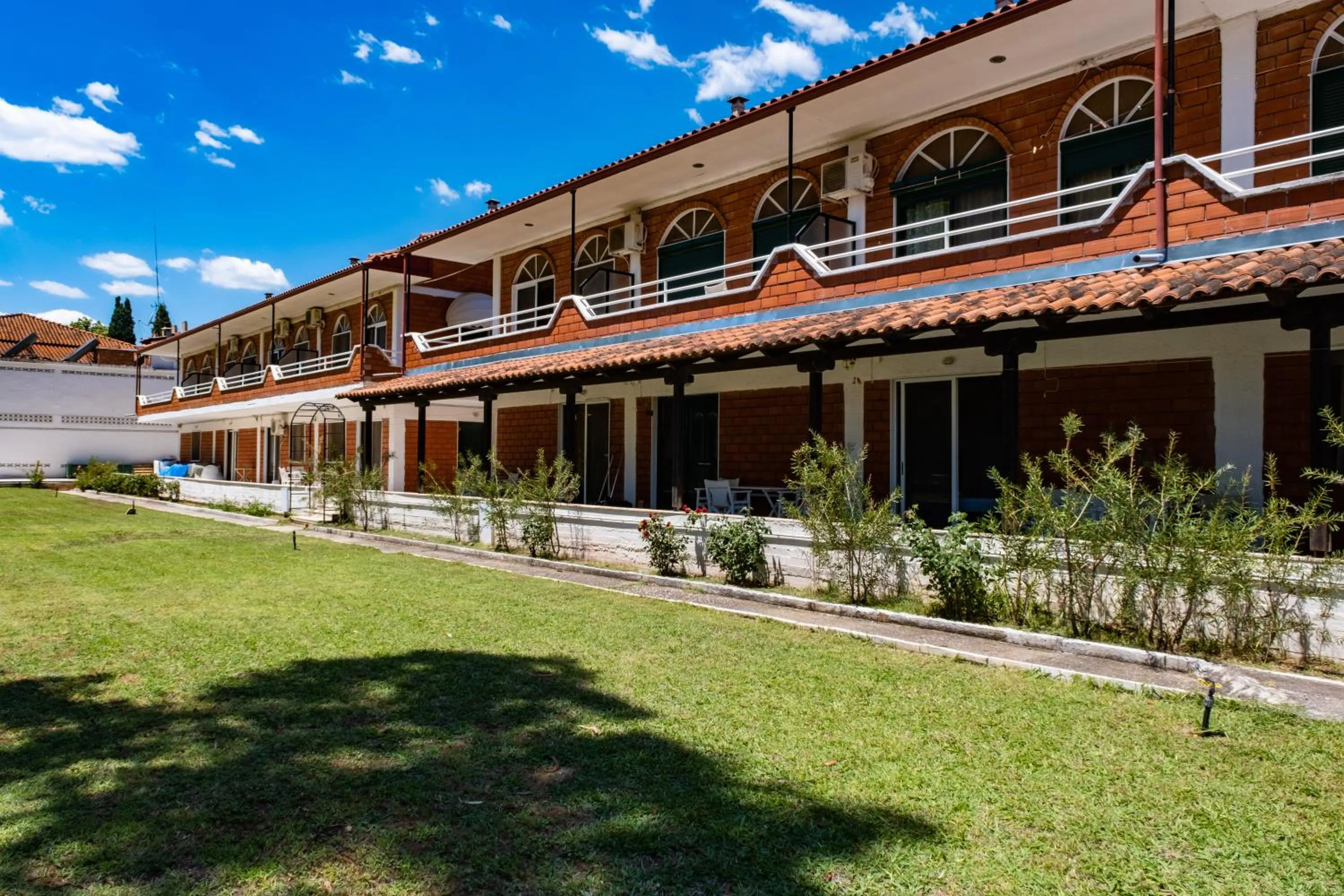 Property building in Tsamadanis Hotel & Bungalows Friends Family