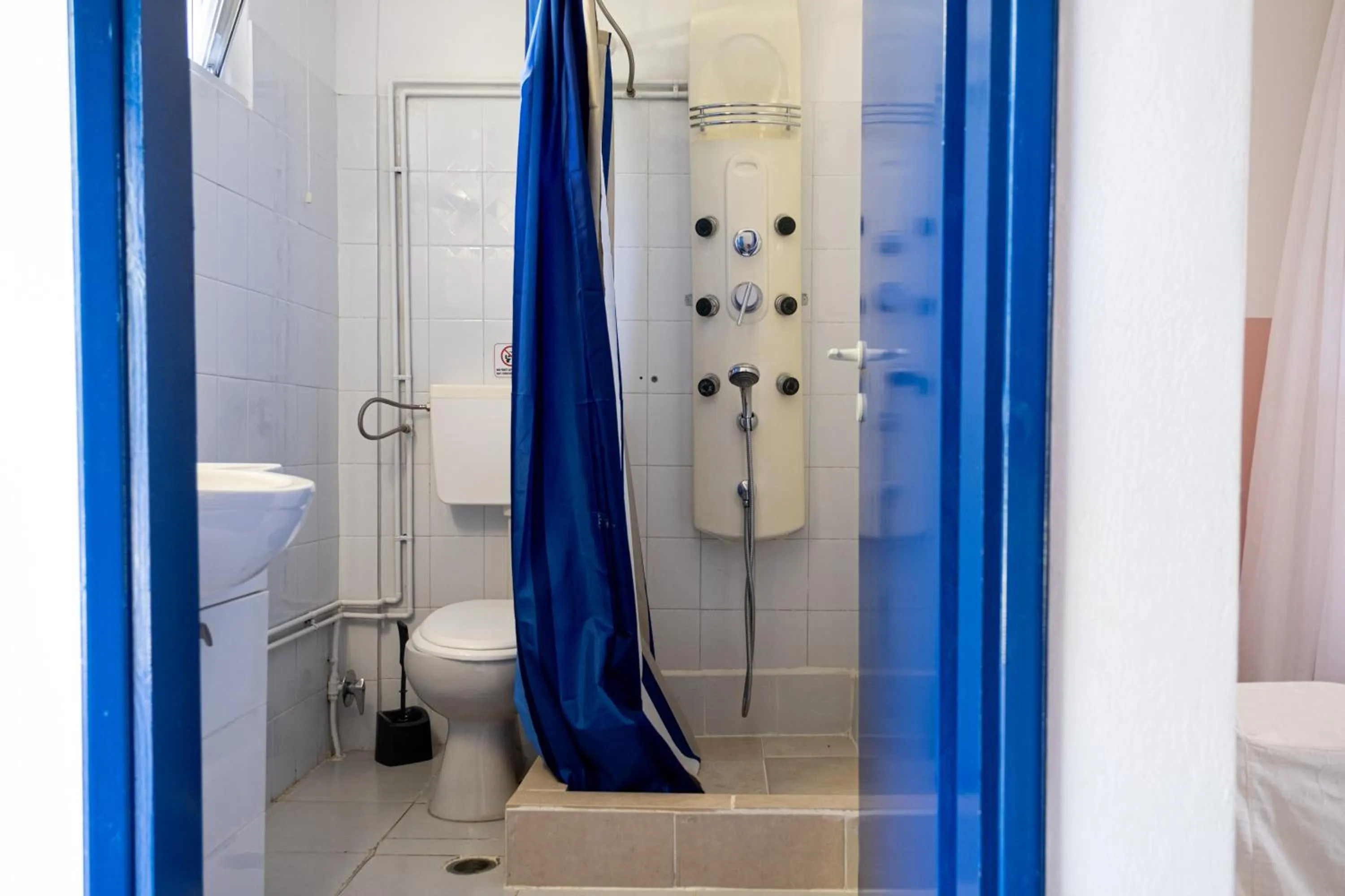 Bathroom in Tsamadanis Hotel & Bungalows Friends Family