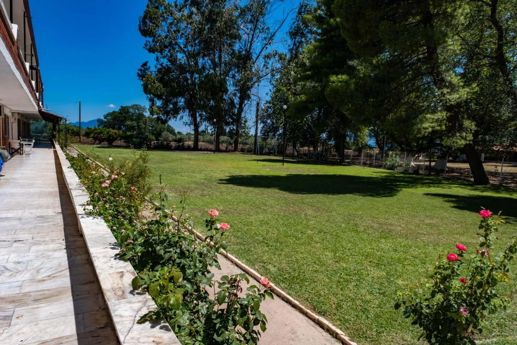Garden in Tsamadanis Hotel & Bungalows Friends Family