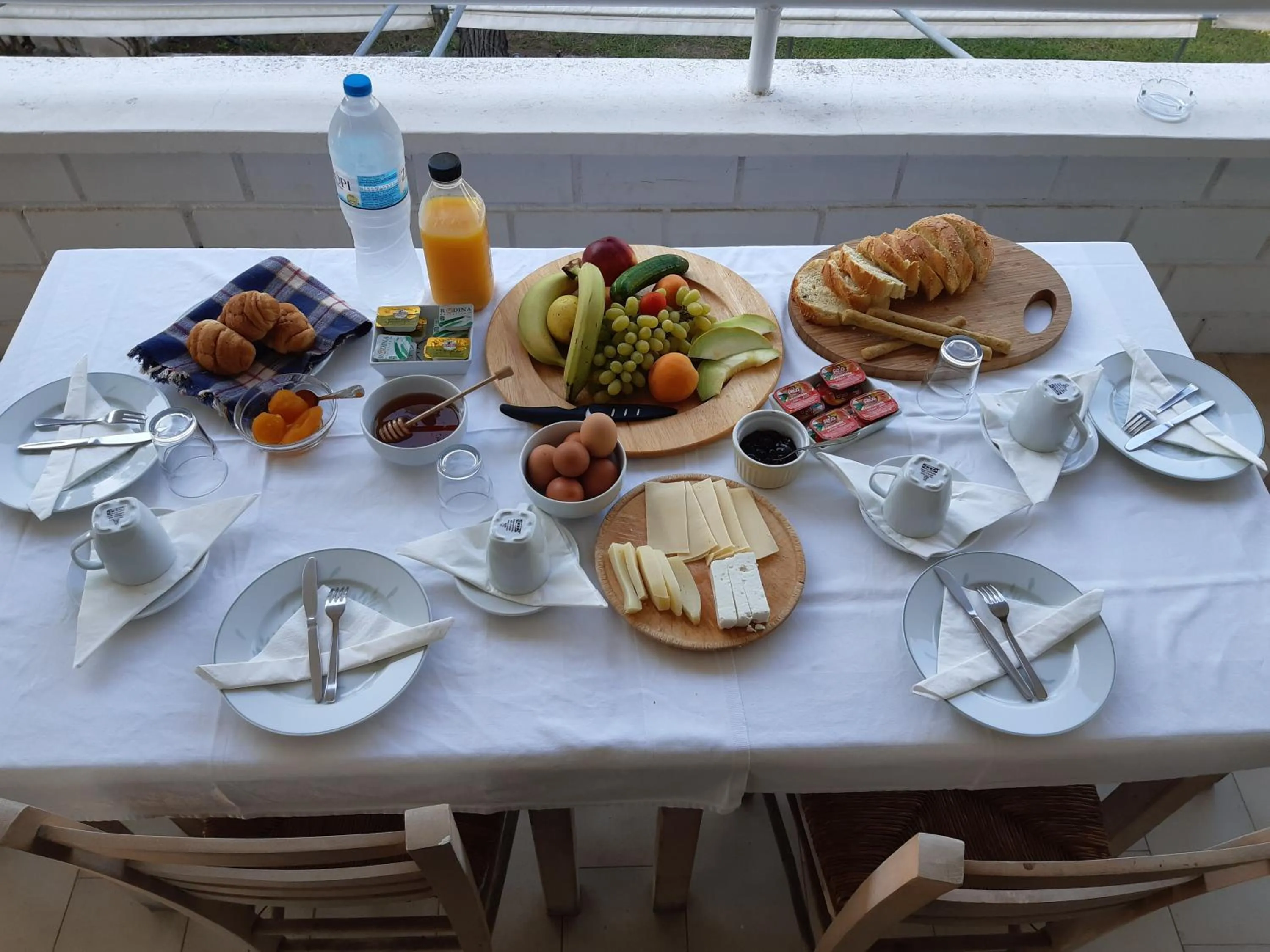 Breakfast in Tsamadanis Hotel & Bungalows Friends Family