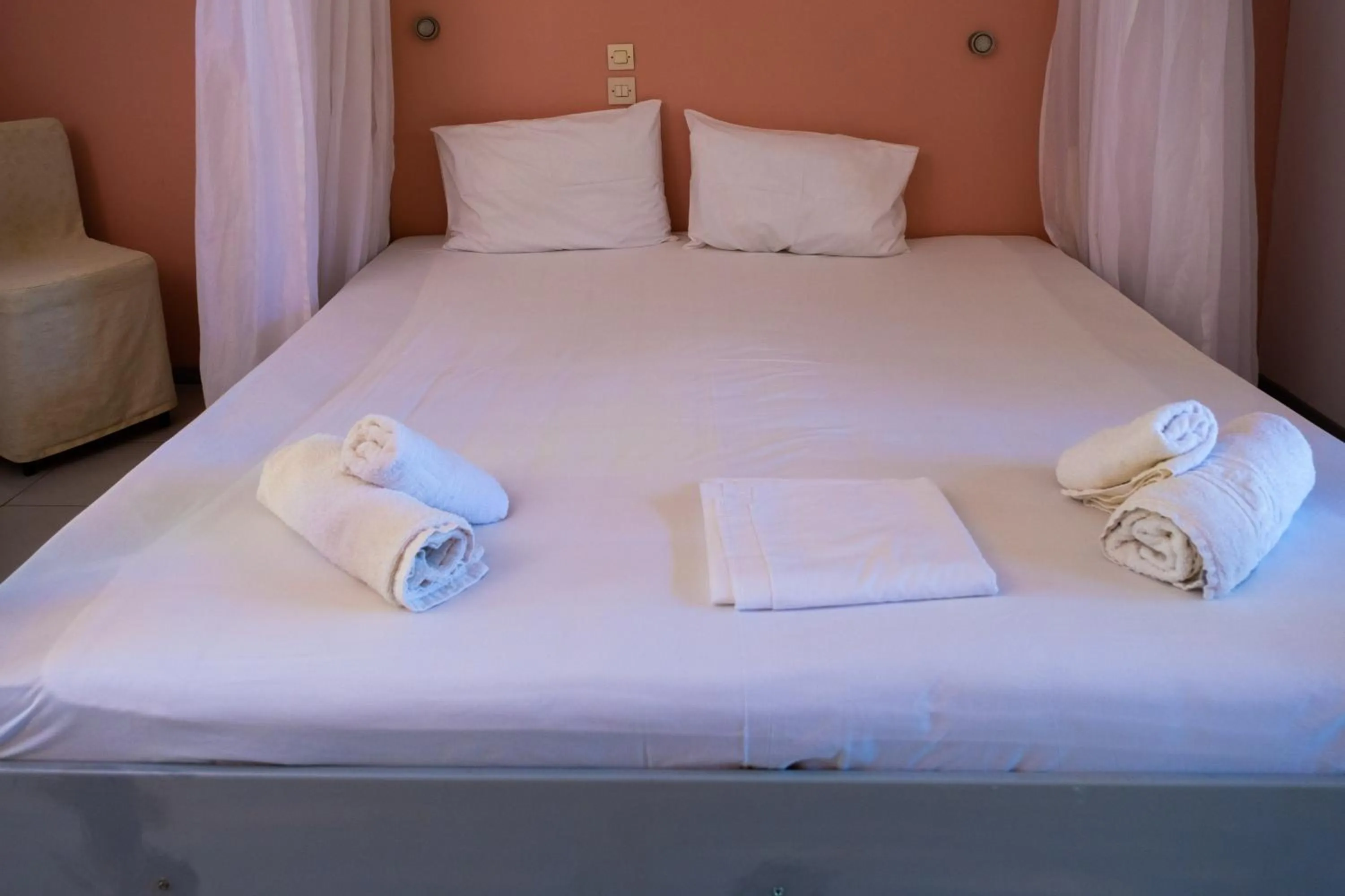 Bed in Tsamadanis Hotel & Bungalows Friends Family