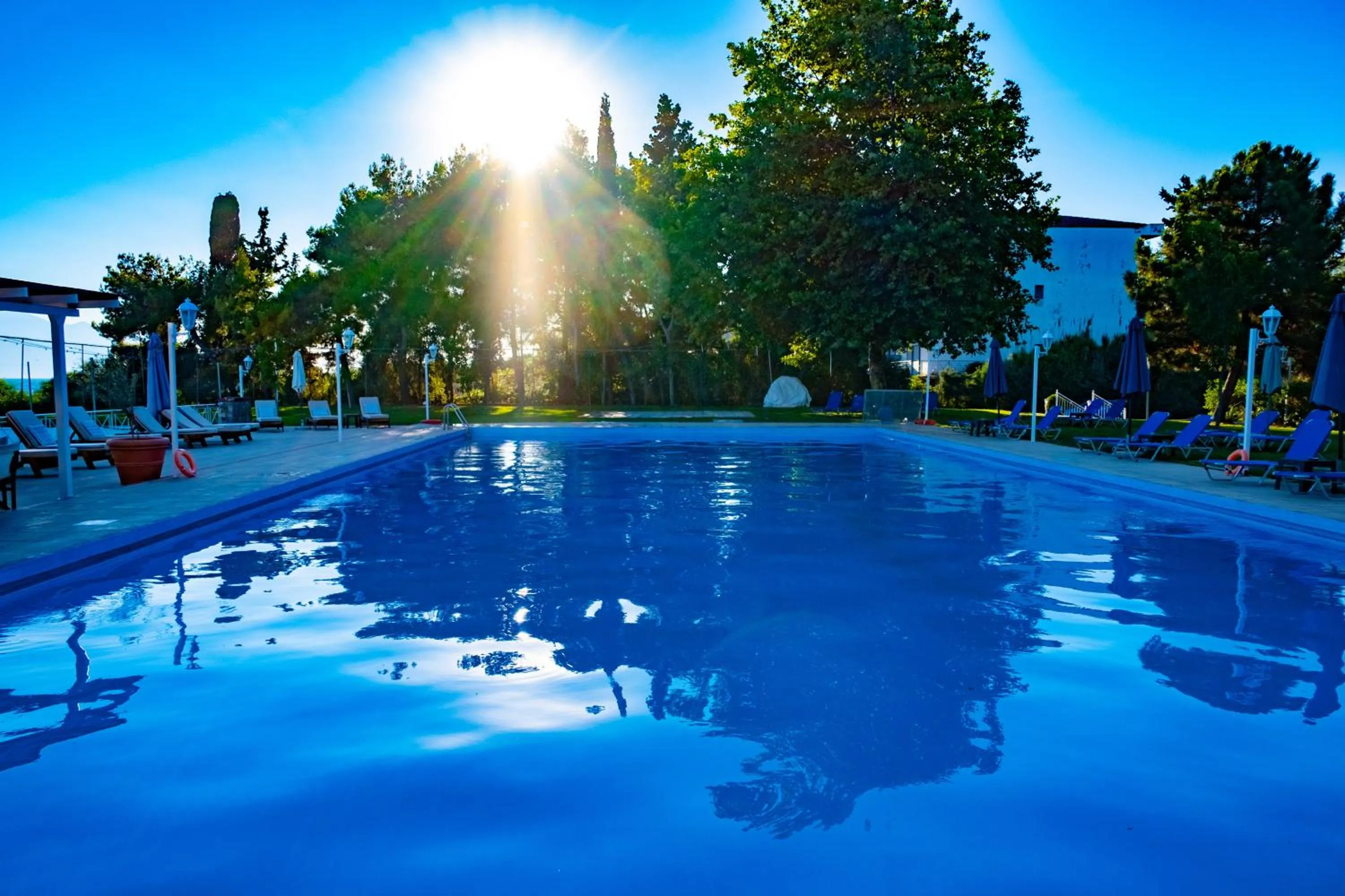 Swimming pool in Tsamadanis Hotel & Bungalows Friends Family