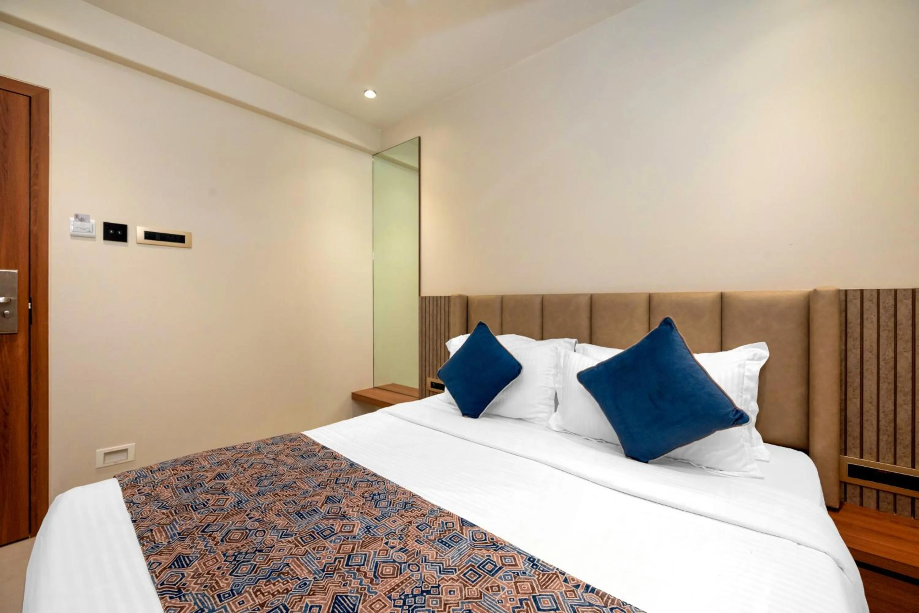 Bed in Hotel Kalpana Palace, Mumbai