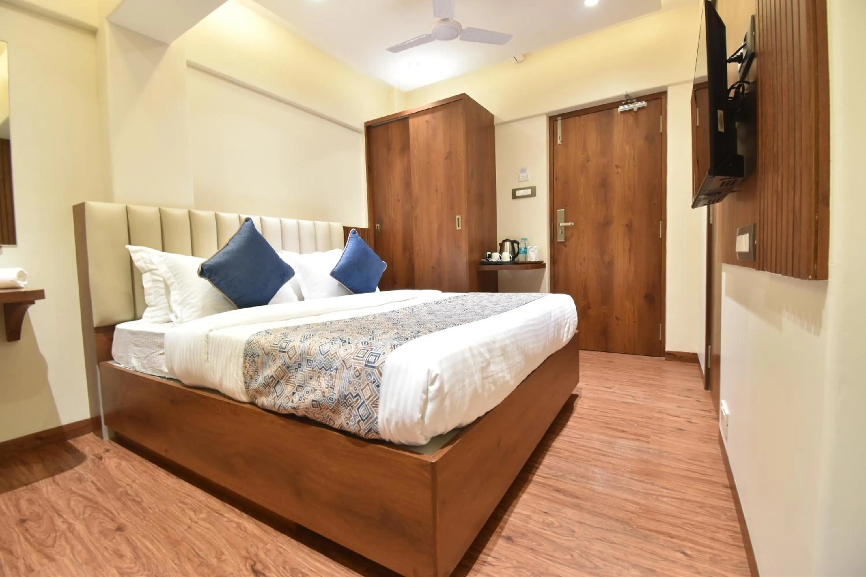 Deluxe Double Room in Hotel Kalpana Palace, Mumbai