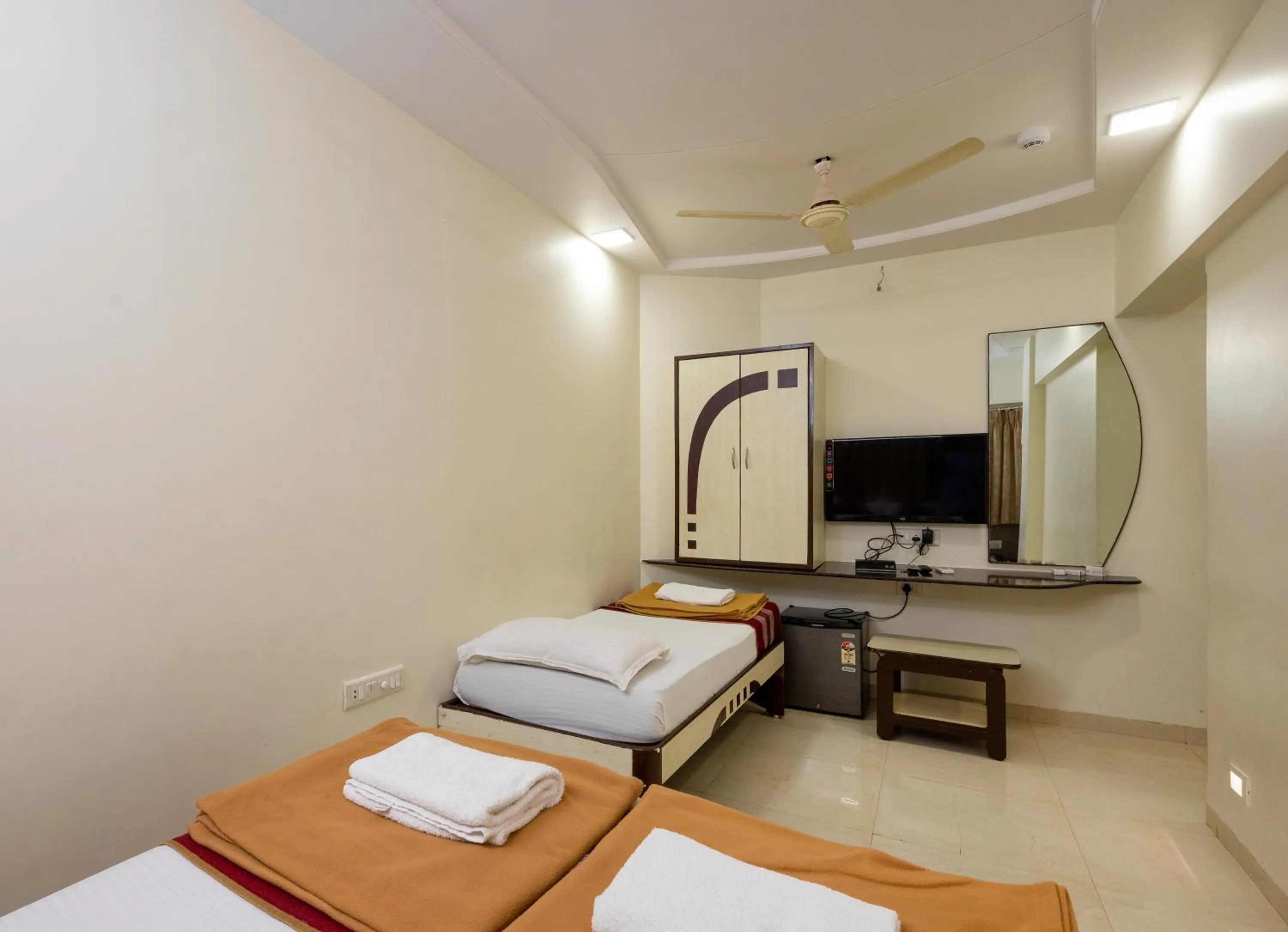 Bed in Hotel Kalpana Palace, Mumbai