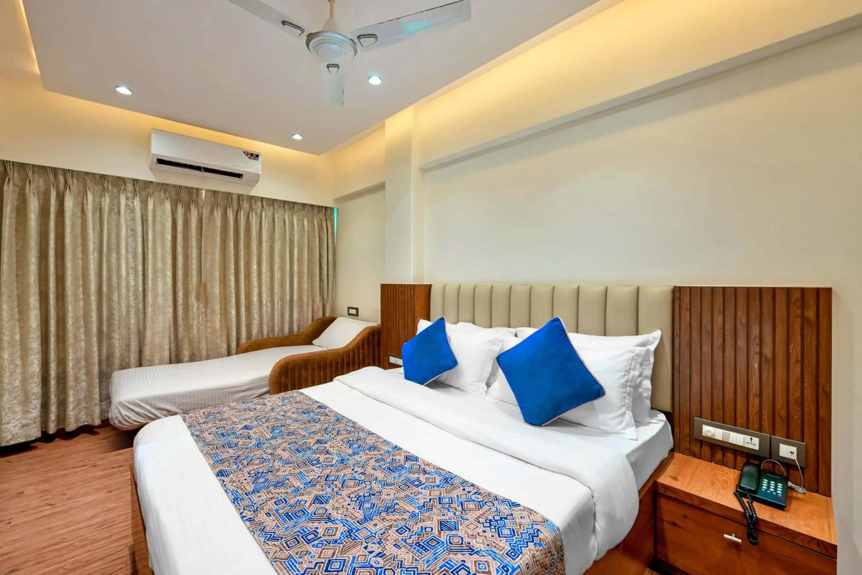 Bed in Hotel Kalpana Palace, Mumbai