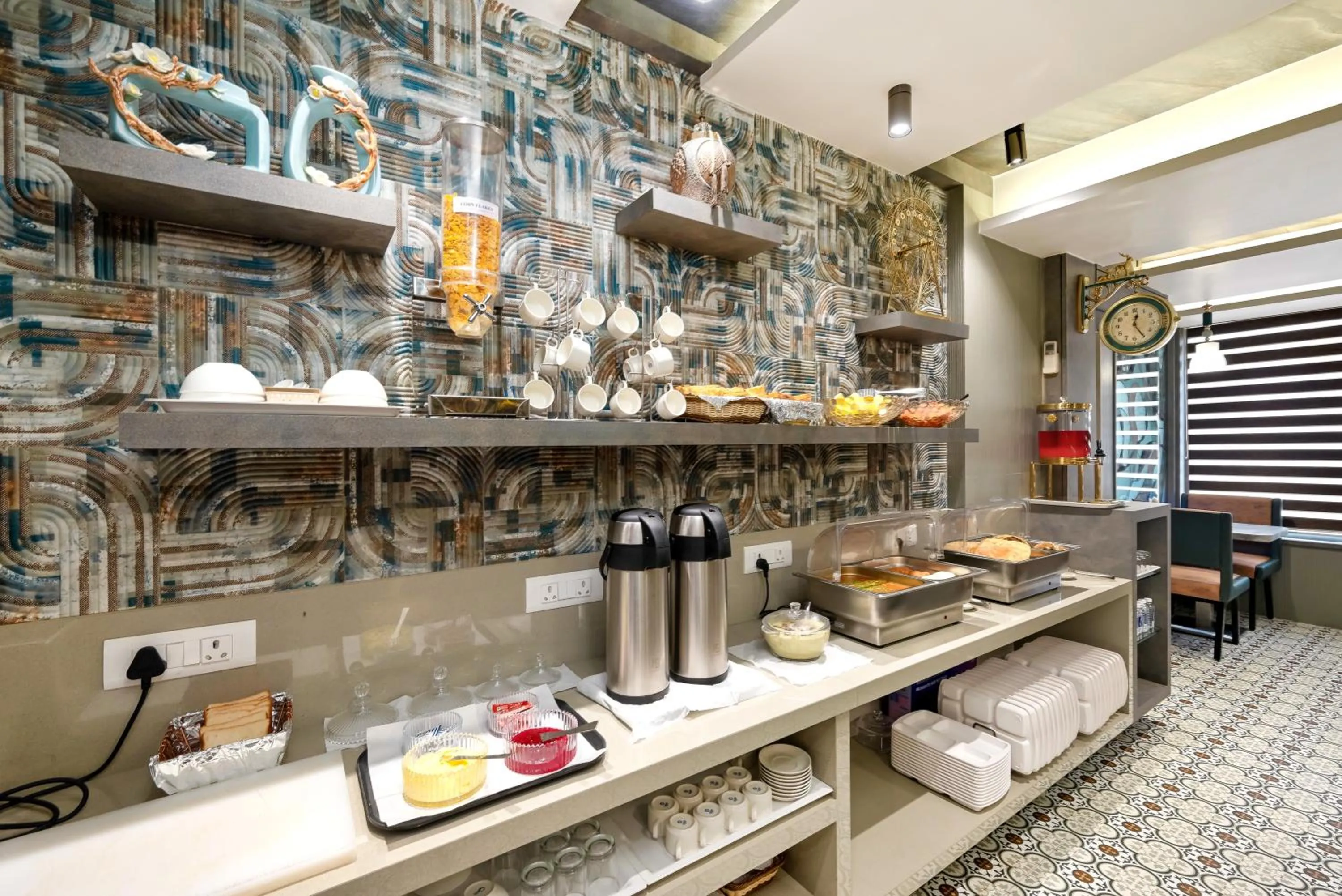 Restaurant/places to eat in Hotel Kalpana Palace, Mumbai