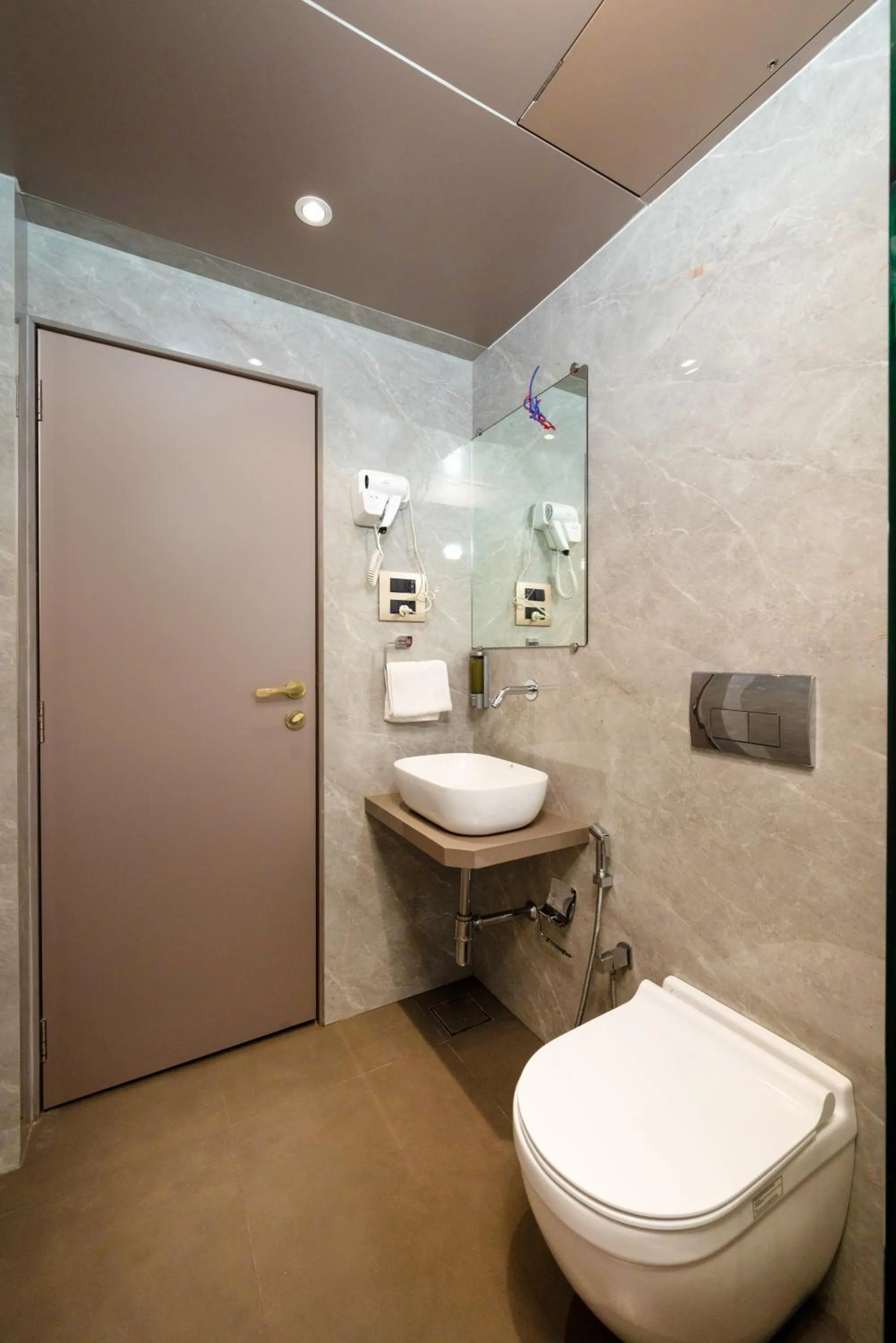 Shower in Hotel Kalpana Palace, Mumbai