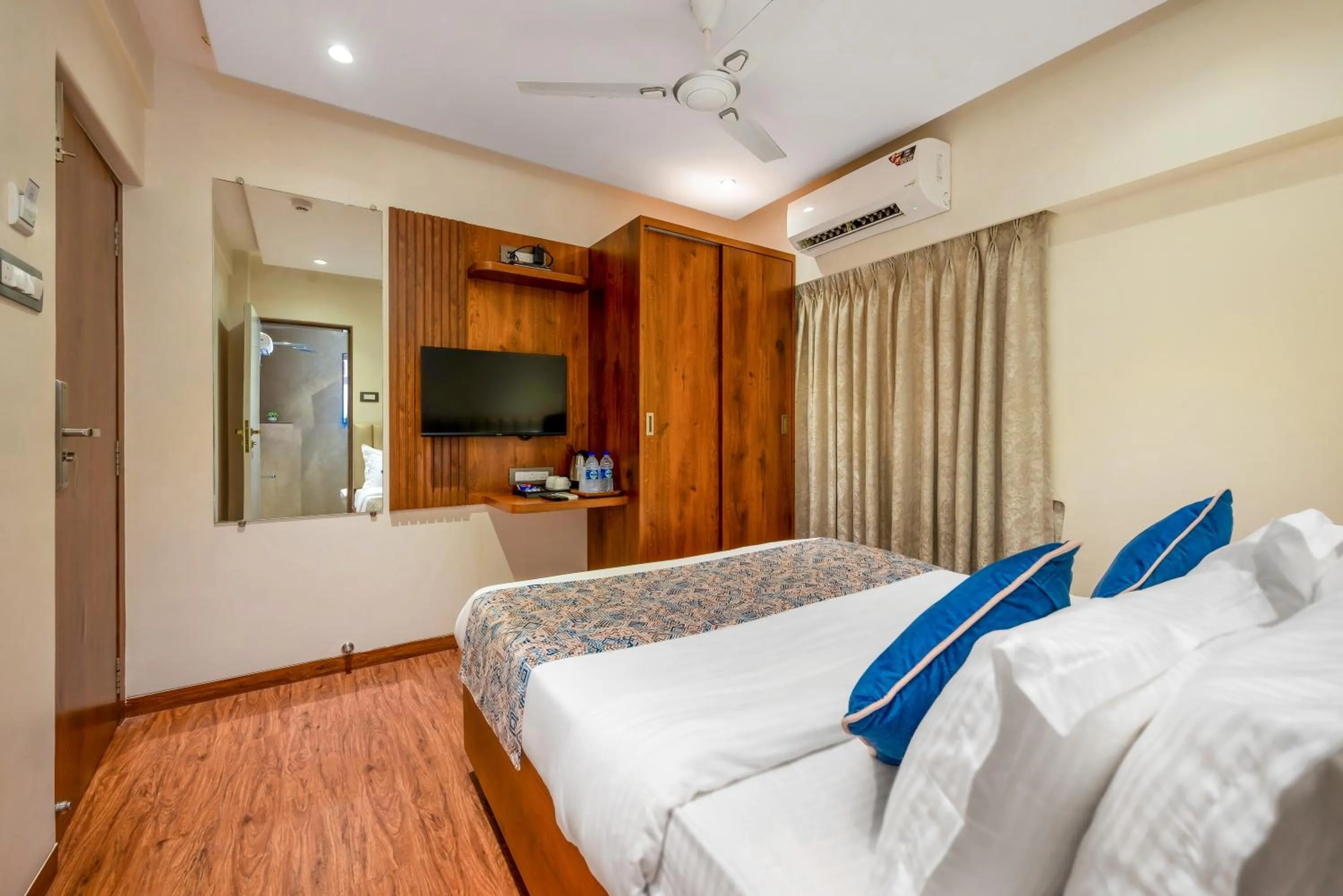 Bed in Hotel Kalpana Palace, Mumbai