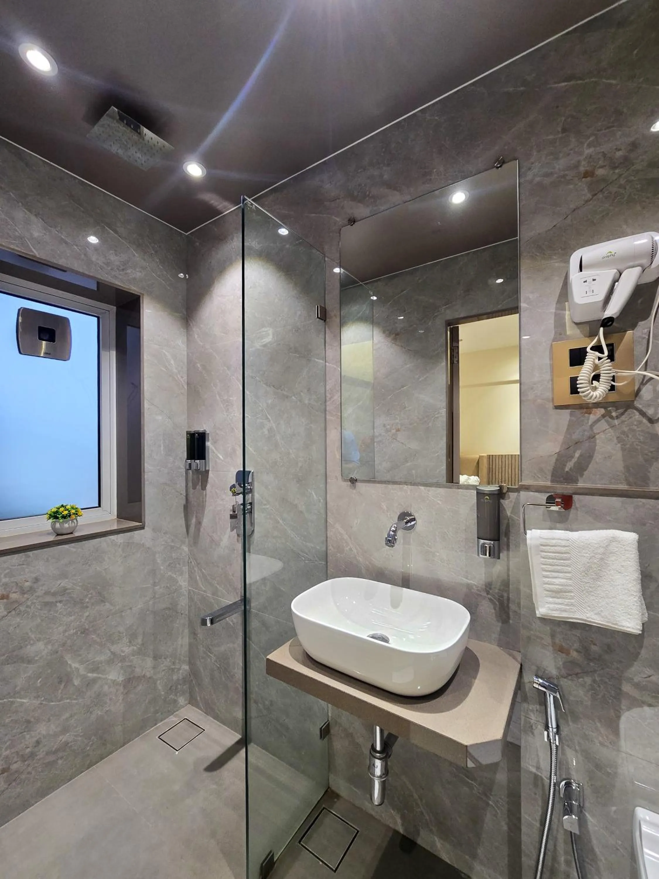 Bathroom in Hotel Kalpana Palace, Mumbai