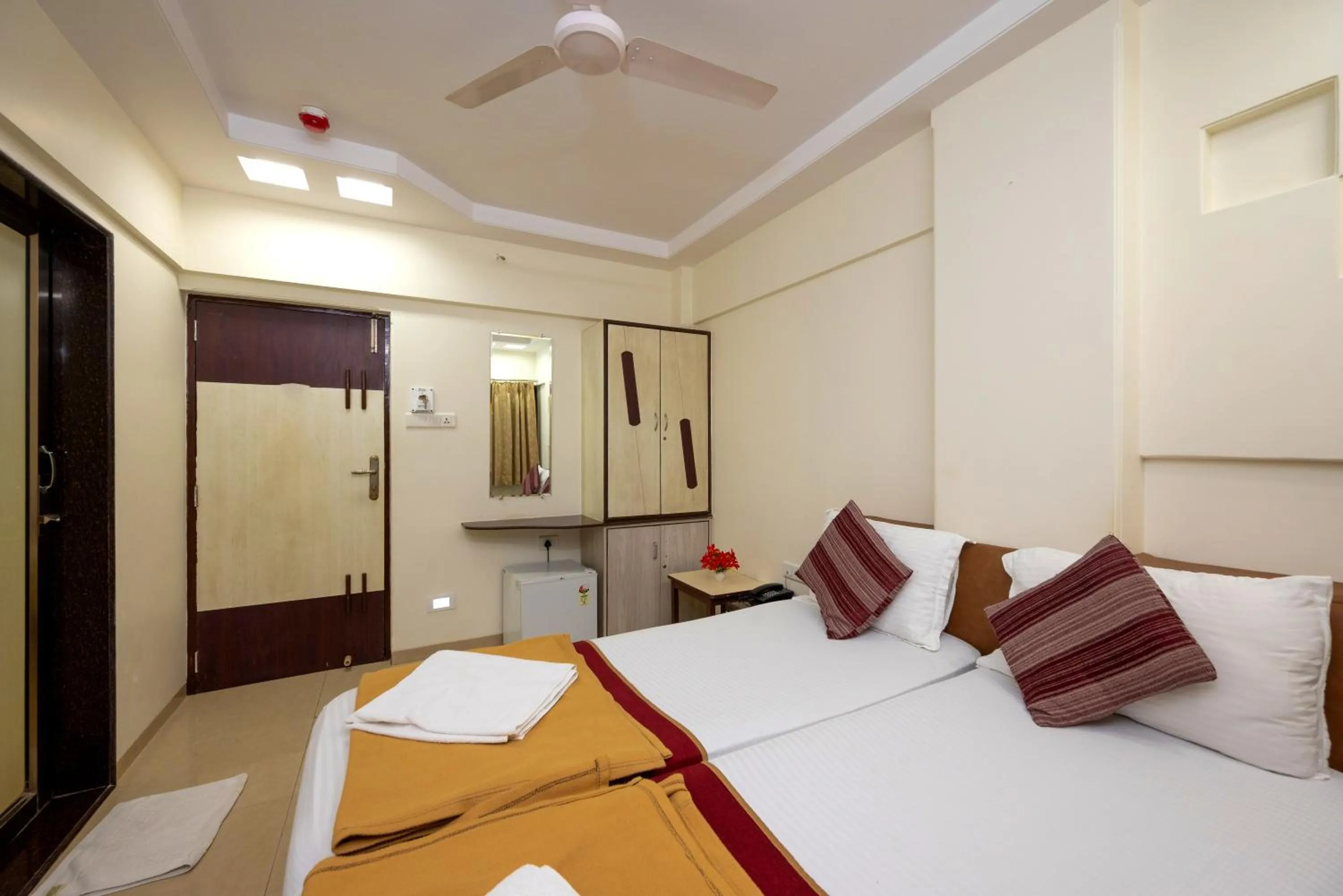 Bed in Hotel Kalpana Palace, Mumbai