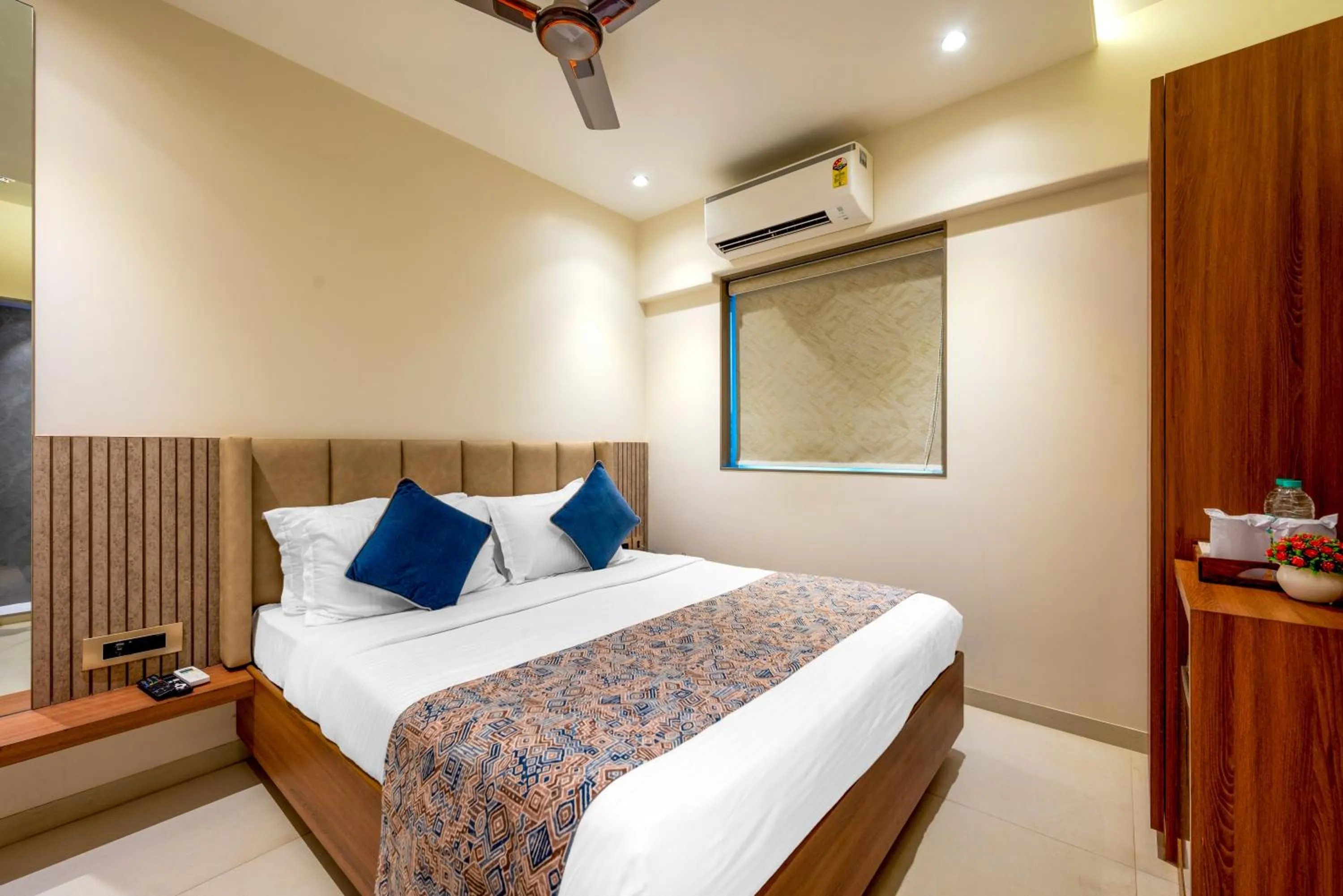 Bed in Hotel Kalpana Palace, Mumbai