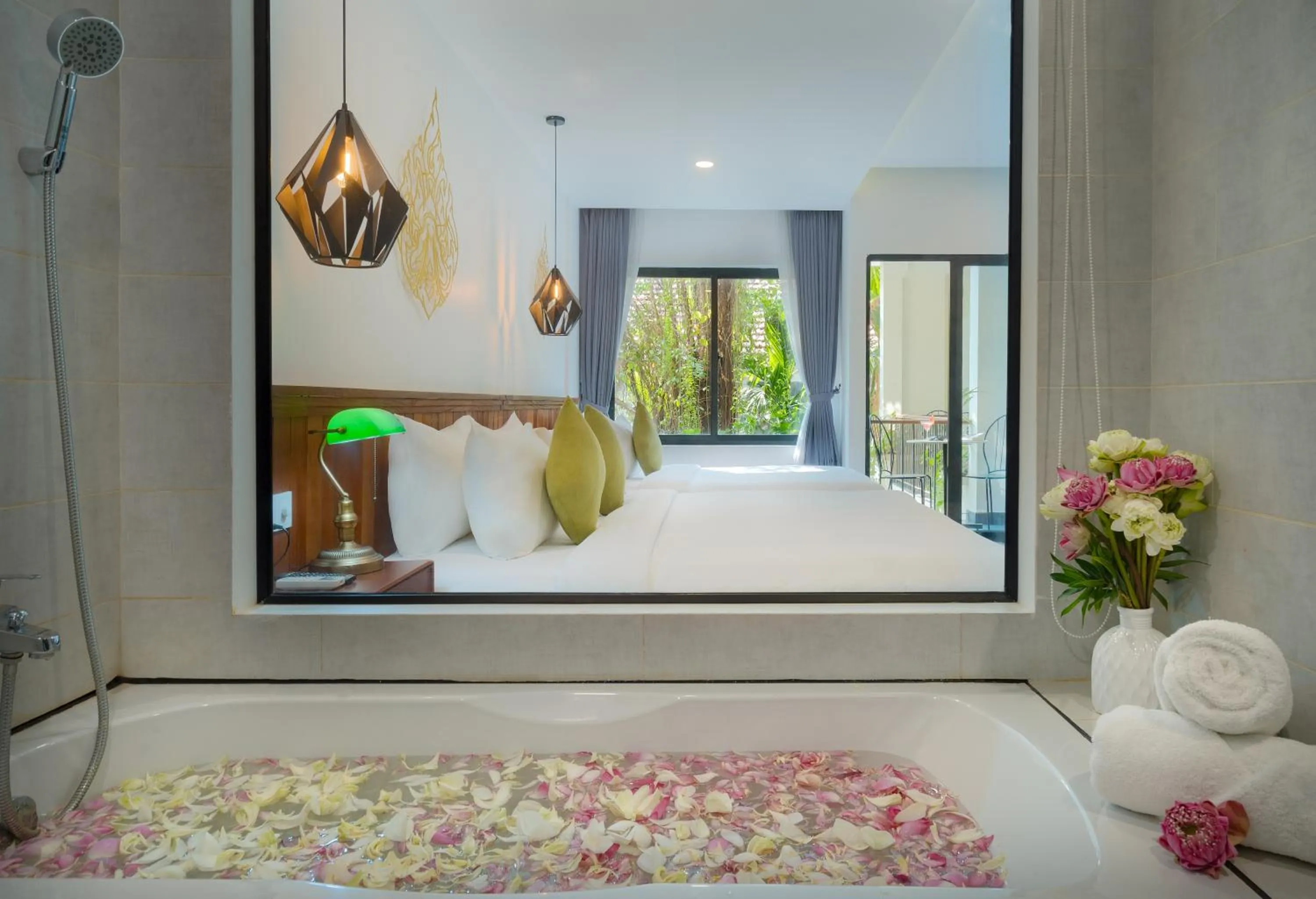 Photo of the whole room, Bed in Angkor Aurora