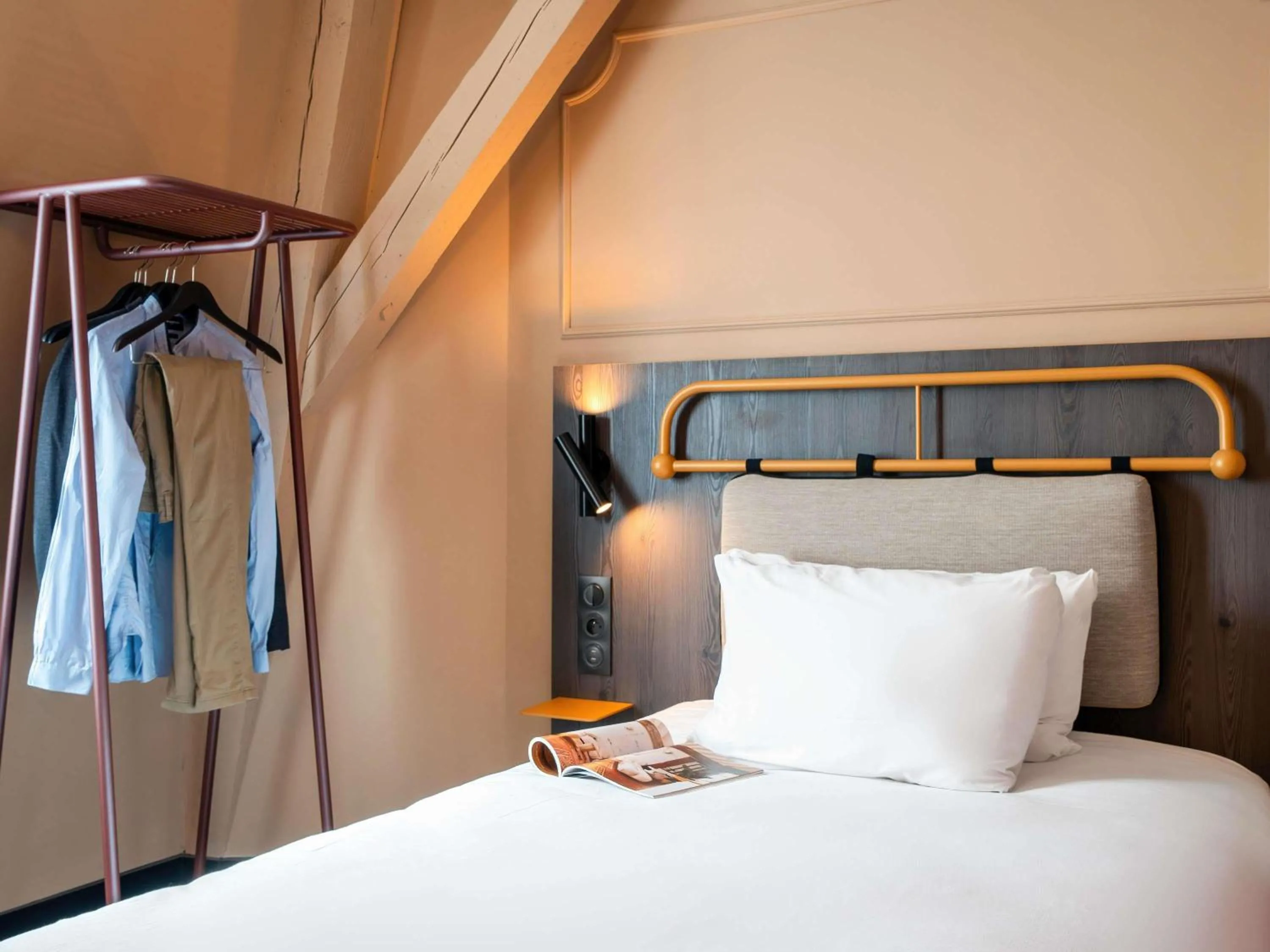Bedroom, Bed in Grand Hotel des Brotteaux Lyon - Handwritten Collection